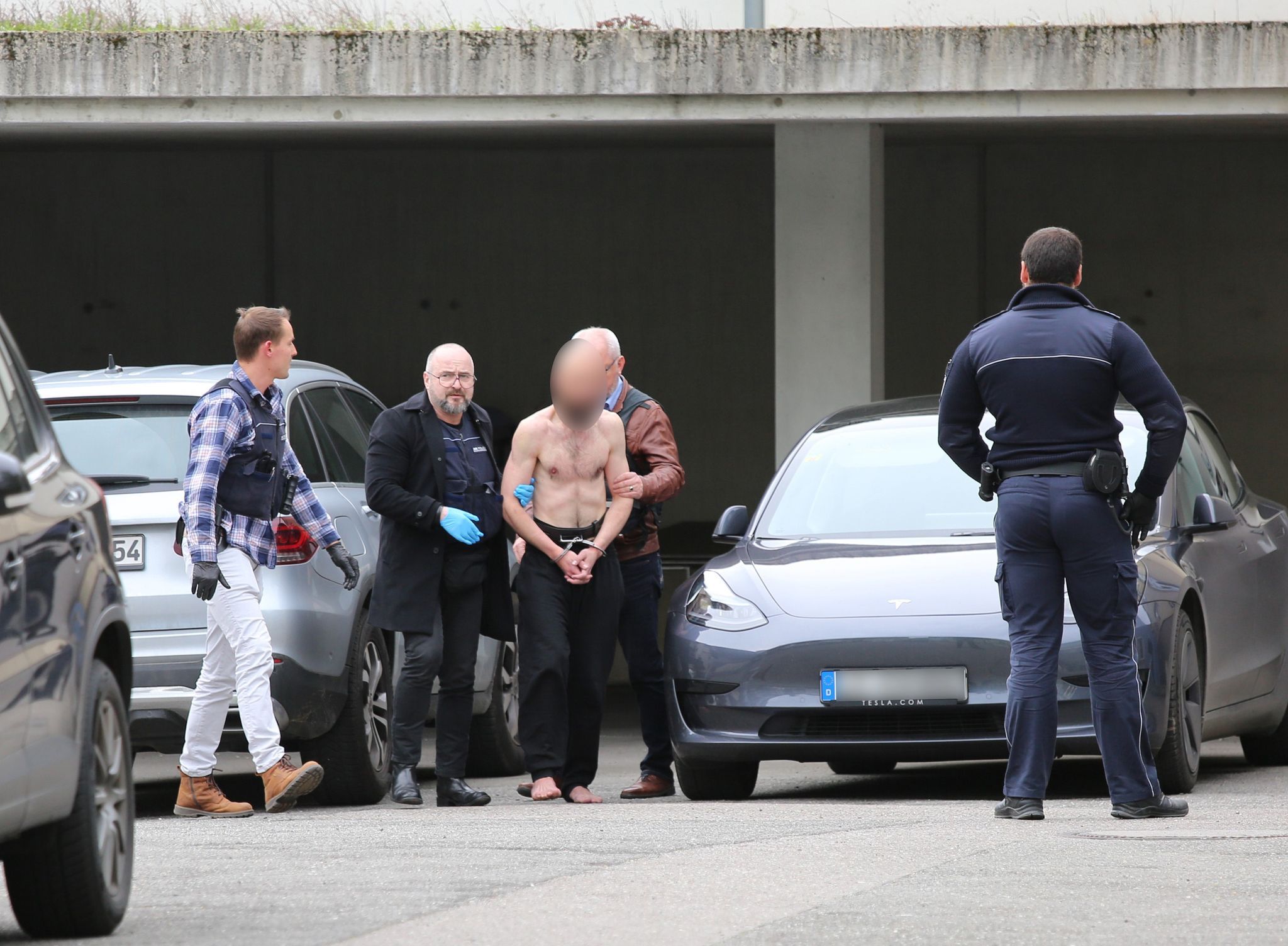 Horror im Supermarkt: Polizeibekannter Mann sticht auf Mädchen (4) ein