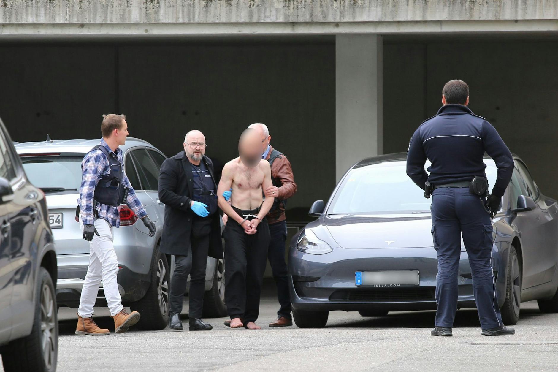 Der 34-Jährige wird beschuldigt, eine Vierjährige in einem Supermarkt in Wangen im Allgäu mit einem Messer schwer verletzt zu haben.