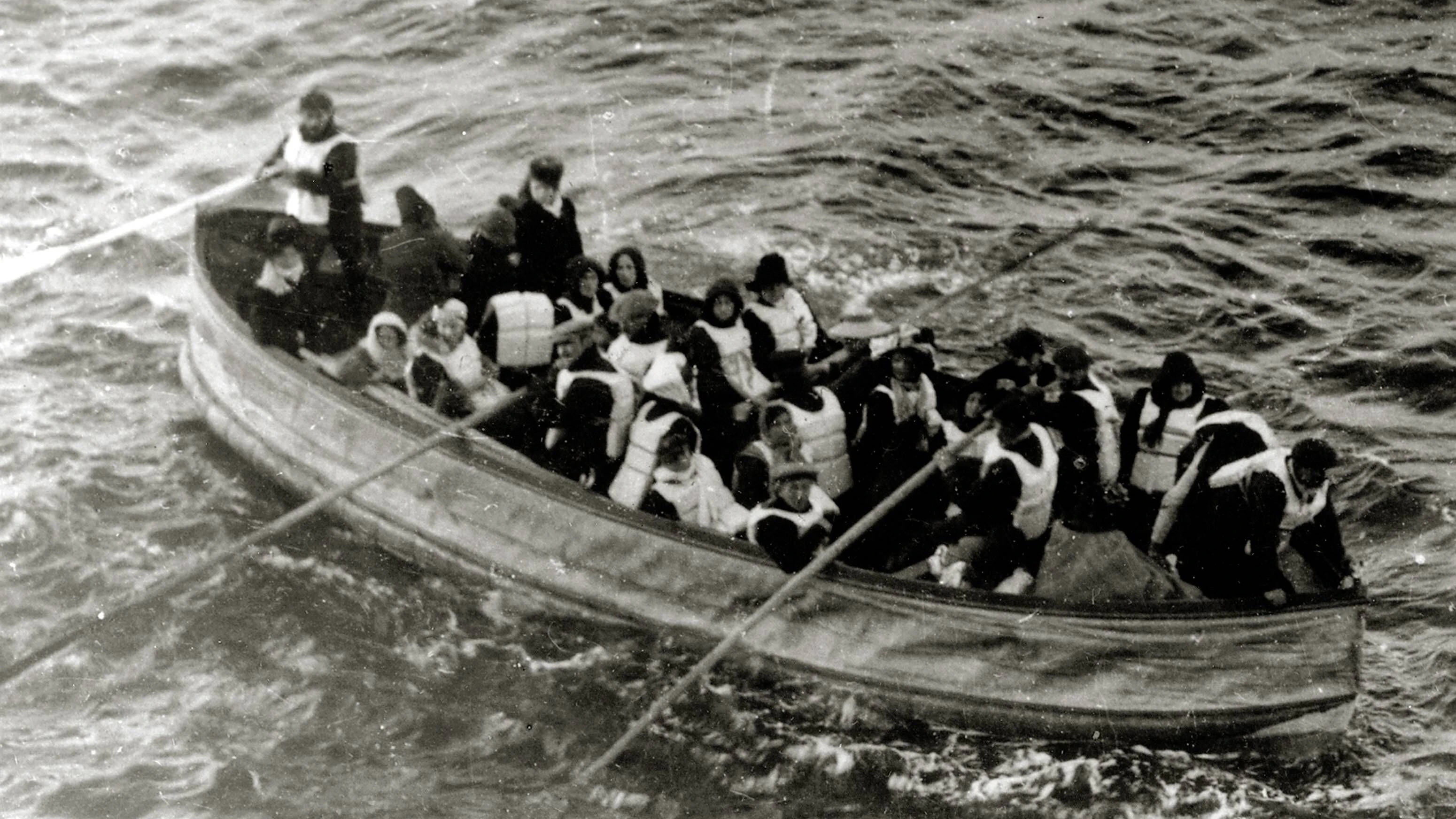 Weil sich zu wenig Rettungsboote an Bord der Titanic befanden, konnten nur verhältnismäßig wenig Passagiere gerettet werden, als das Schiff sank.