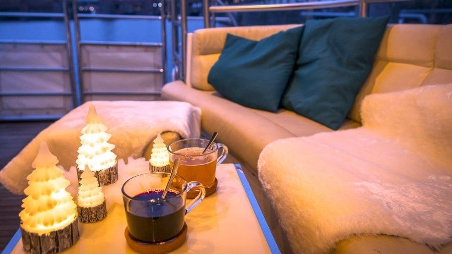 Besinnliche Stunden auf dem festlich geschmückten Solarschiff.