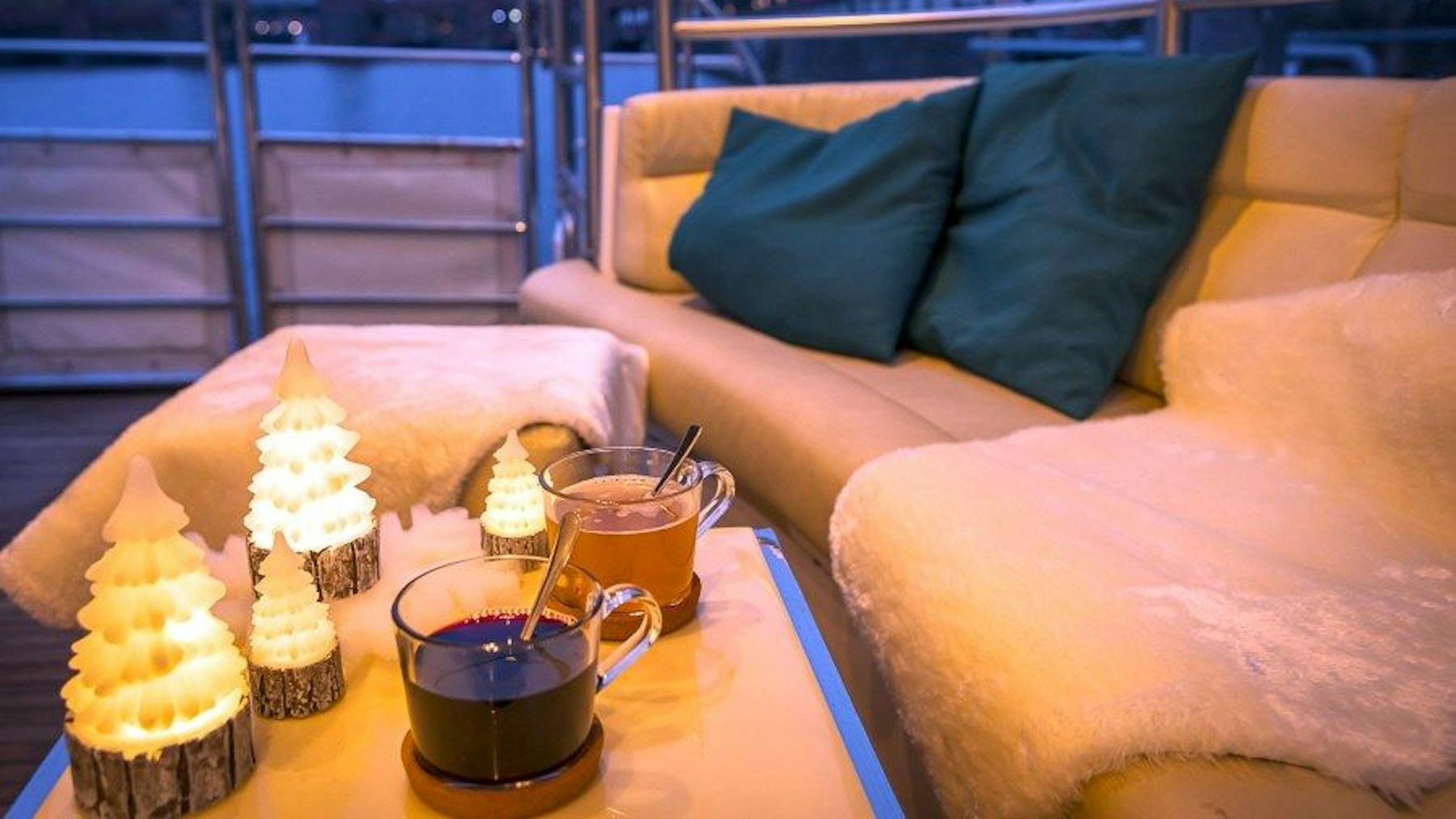 Besinnliche Stunden auf dem festlich geschmückten Solarschiff.