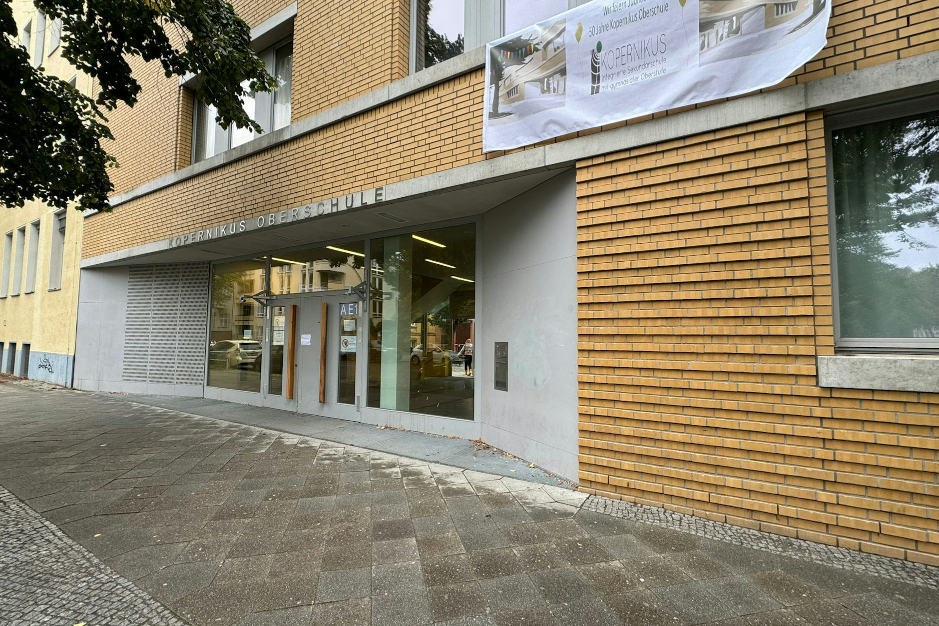 Die Kopernikus-Oberschule am Mittag.