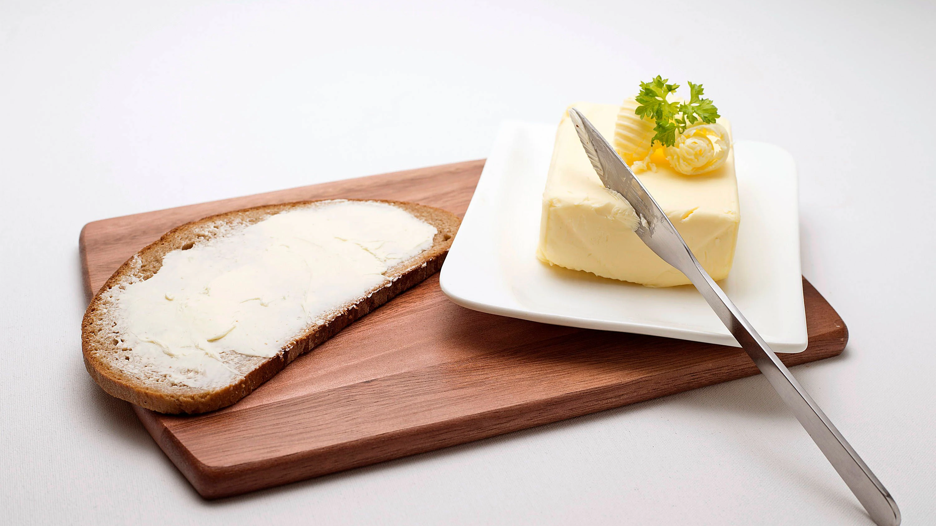 Das beliebte Butterbrot wird immer teurer, auch wenn nur Butter drauf ist.