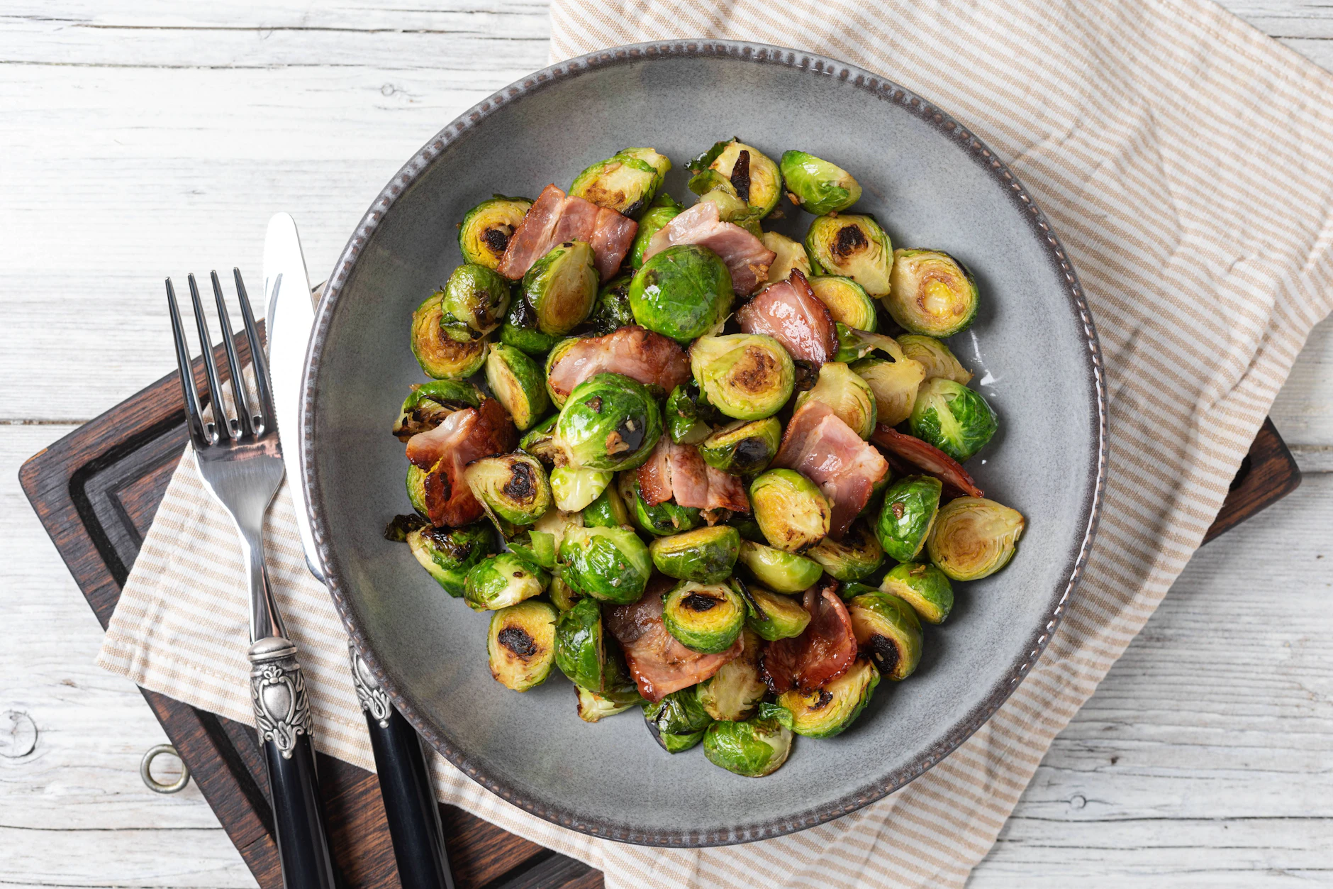 Rezept für Rosenkohl mit Schinken aus der Pfanne: schnelles Herbst-Gericht!