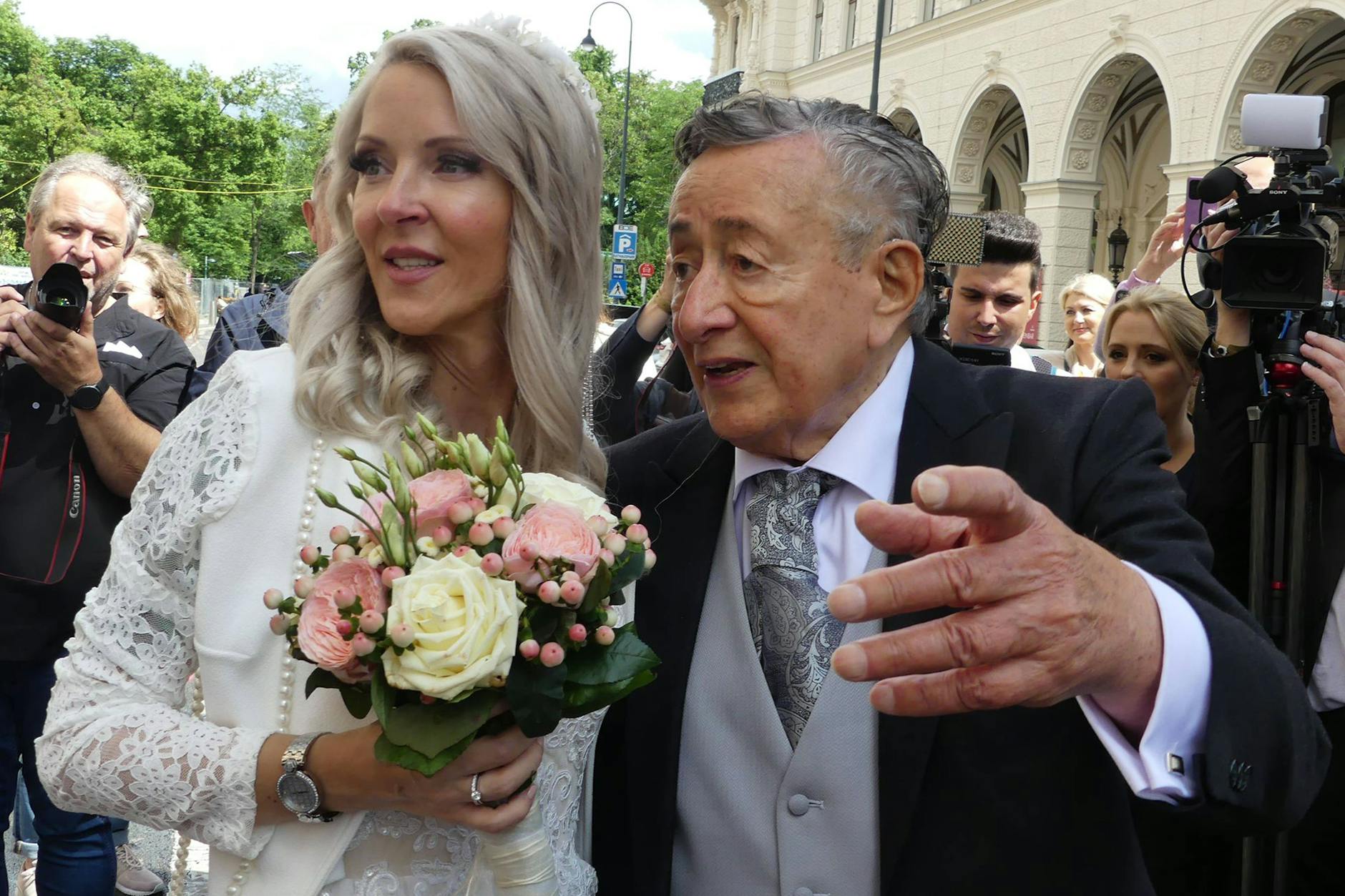 Richard Lugner und Simone Reiländer bei ihrer Hochzeit im Juni 2024.