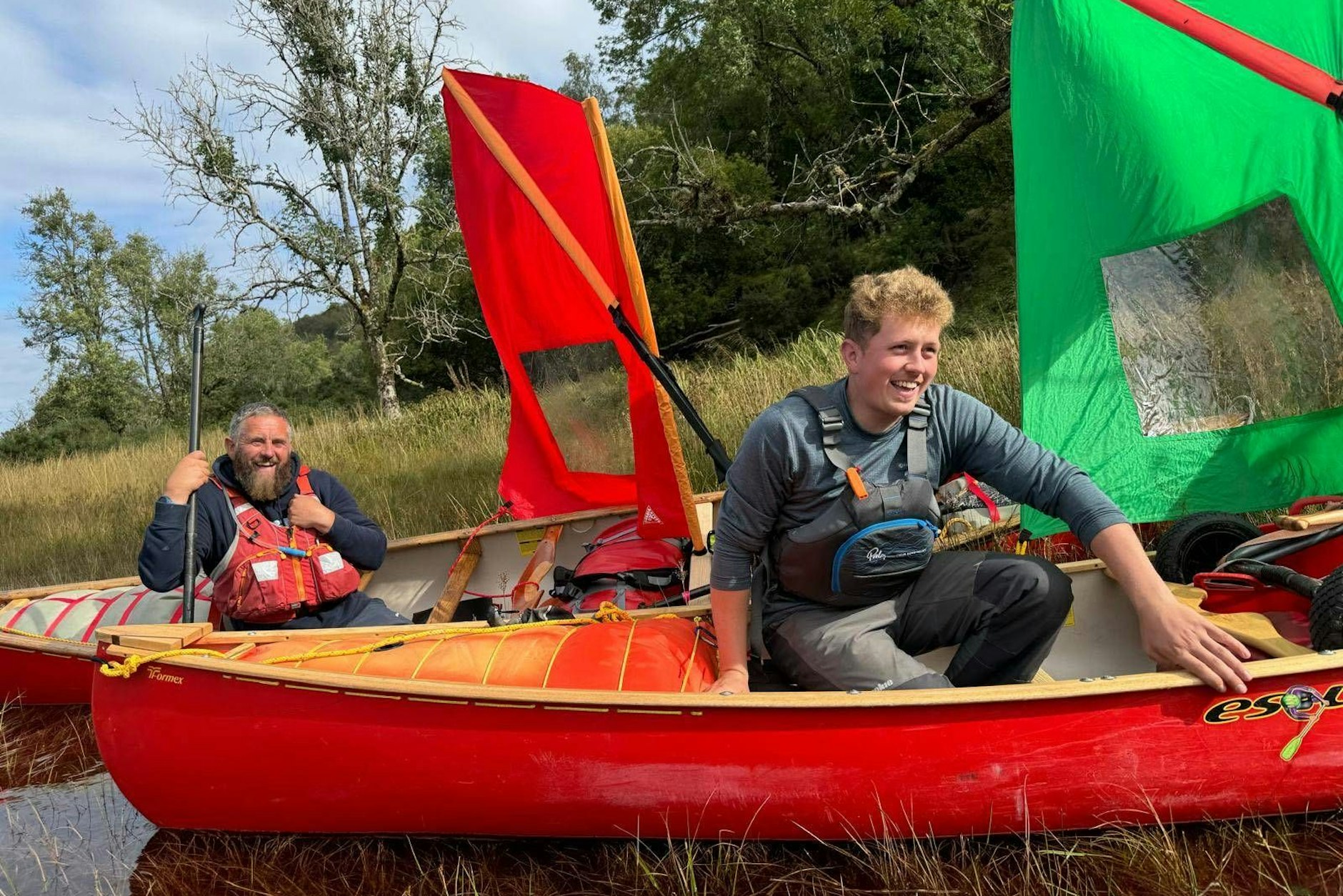 Bei einer Kanu-Tour stießen Geoff Potts und sein Sohn Chris laut eigener Aussage mit dem Monster von Loch Ness zusammen.