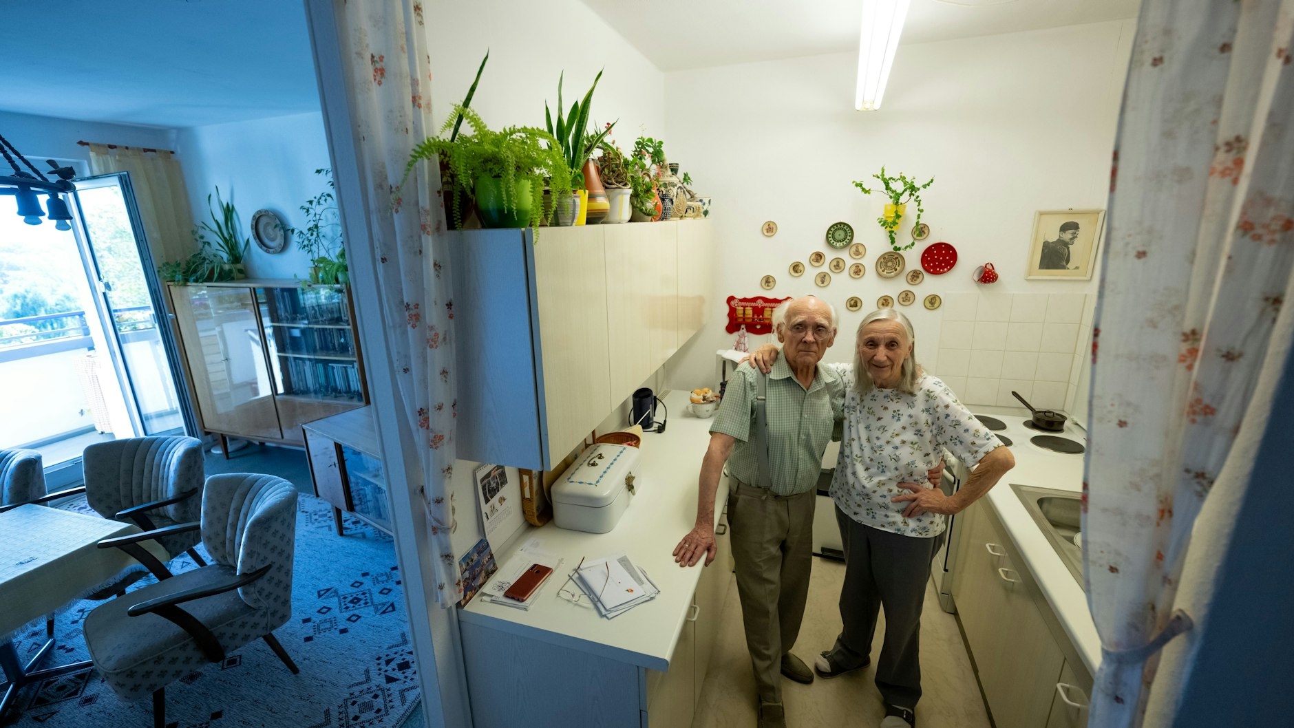 Während andere gehen, bleiben Christine Hartmann und ihr Ehemann Lothar all die Jahre ihrer Wohnung treu. Seit fast 50 Jahren lebt die Familie in ihrer Wohnung.