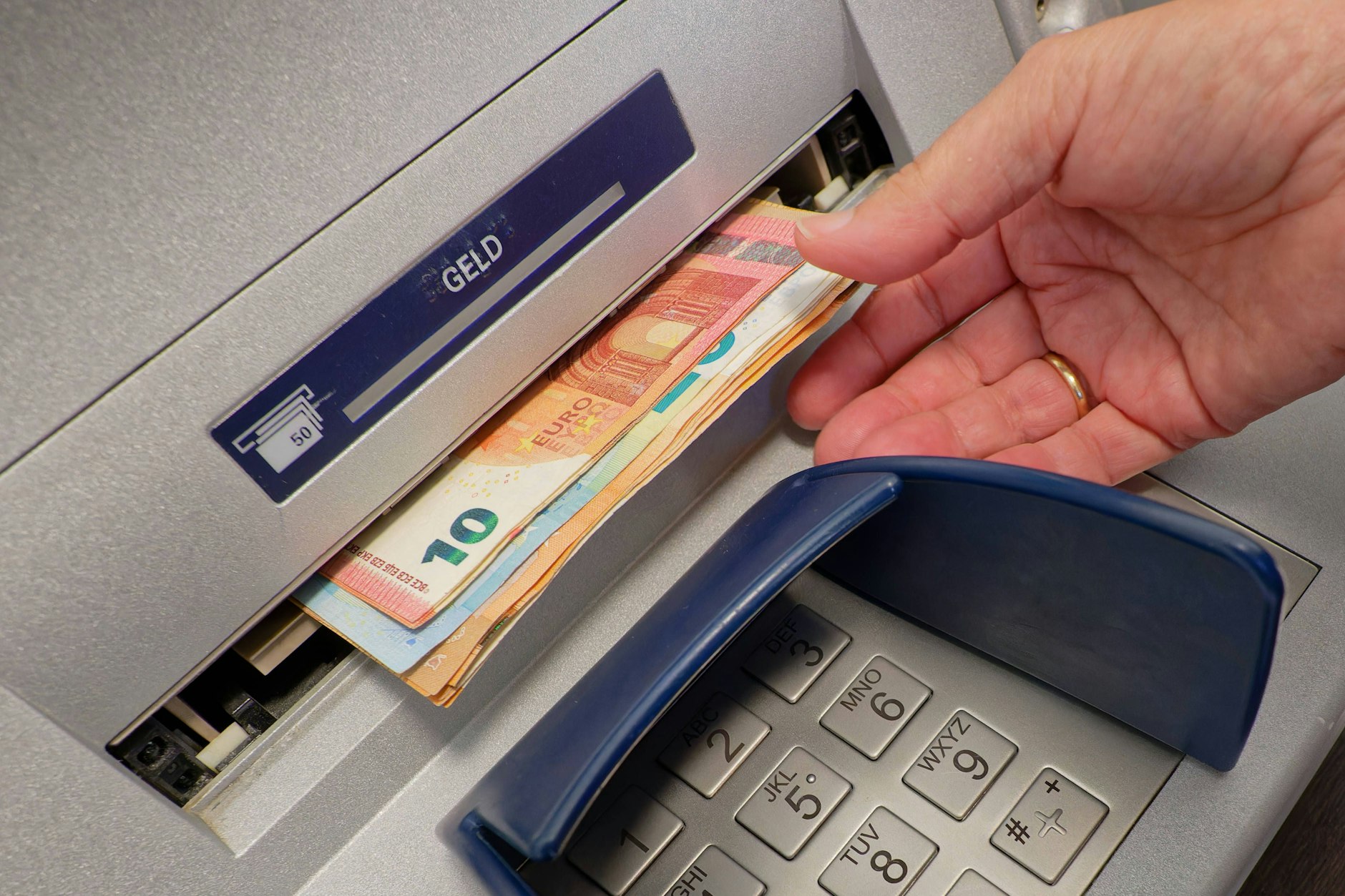 Bargeld könnte an Automaten knapp werden. Wo Sie es nun trotzdem bekommen.&nbsp;