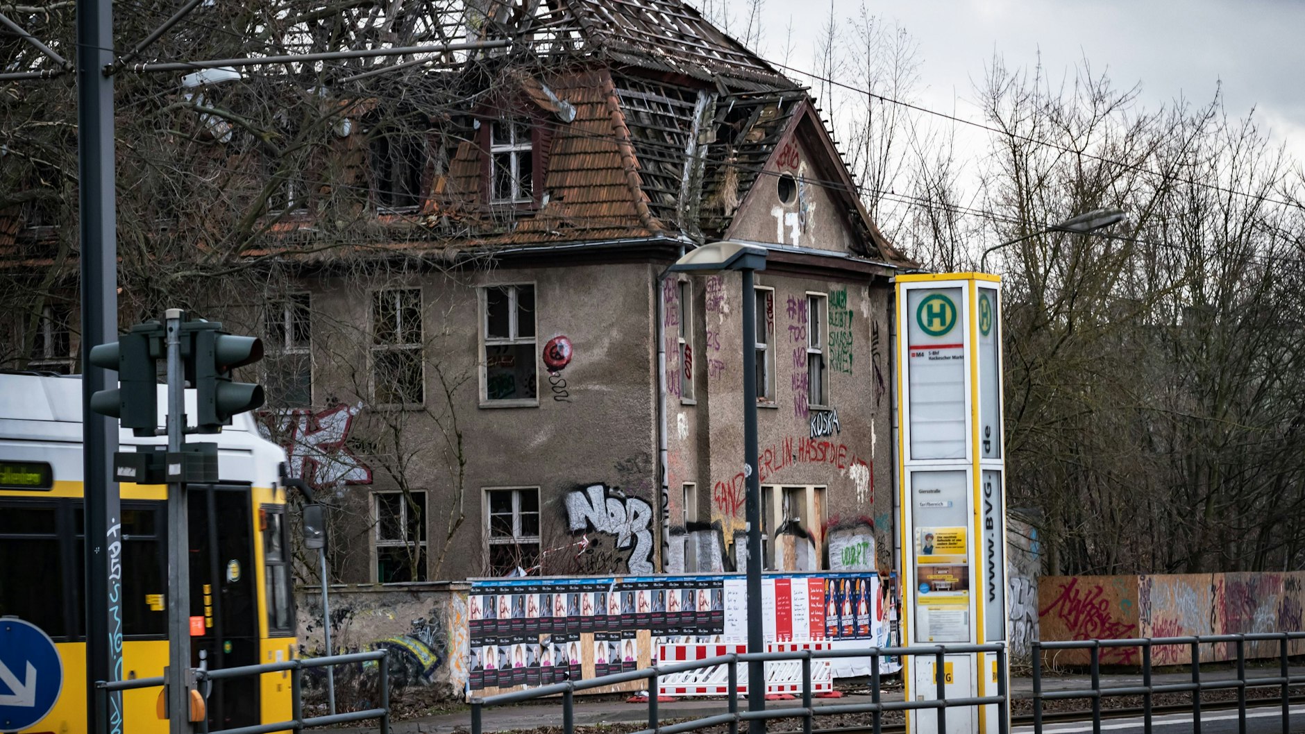 Von Vandalen verwüstet: das leerstehende Kinderkrankenhaus Weißensee an der Hansastraße