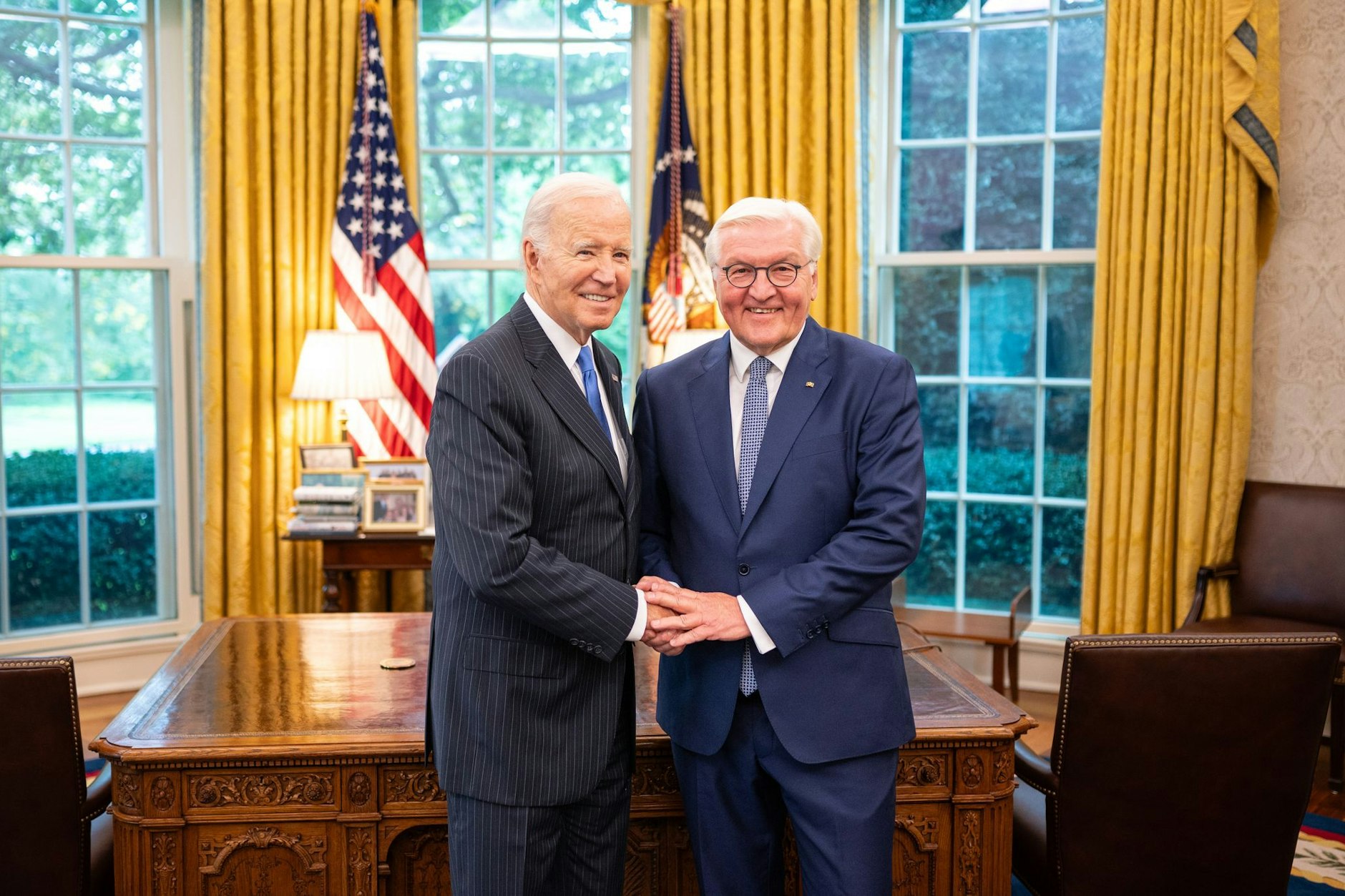 DTreffen sich kommende Woche in Berlin: US-Präsident Joe Biden und Bundespräsident Frank-Walter Steinmeier. Das Foto zeigt sie bei einem Treffen im Weißen Haus vor einem Jahr.