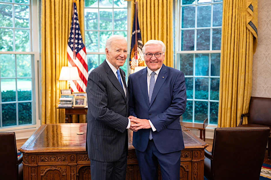 DTreffen sich kommende Woche in Berlin: US-Präsident Joe Biden und Bundespräsident Frank-Walter Steinmeier. Das Foto zeigt sie bei einem Treffen im Weißen Haus vor einem Jahr.
