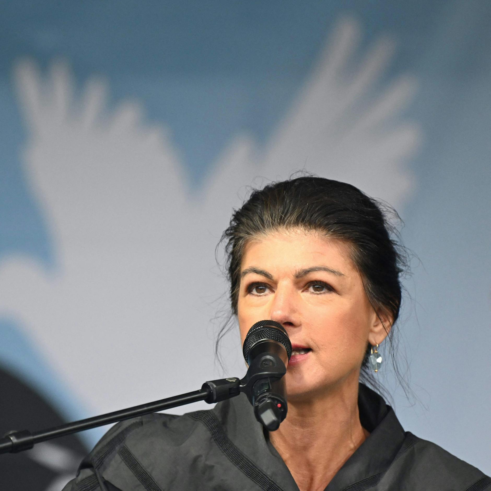 Image - Friedensdemo in Berlin: Sahra Wagenknecht kritisiert Ampel – alle Infos im Liveticker