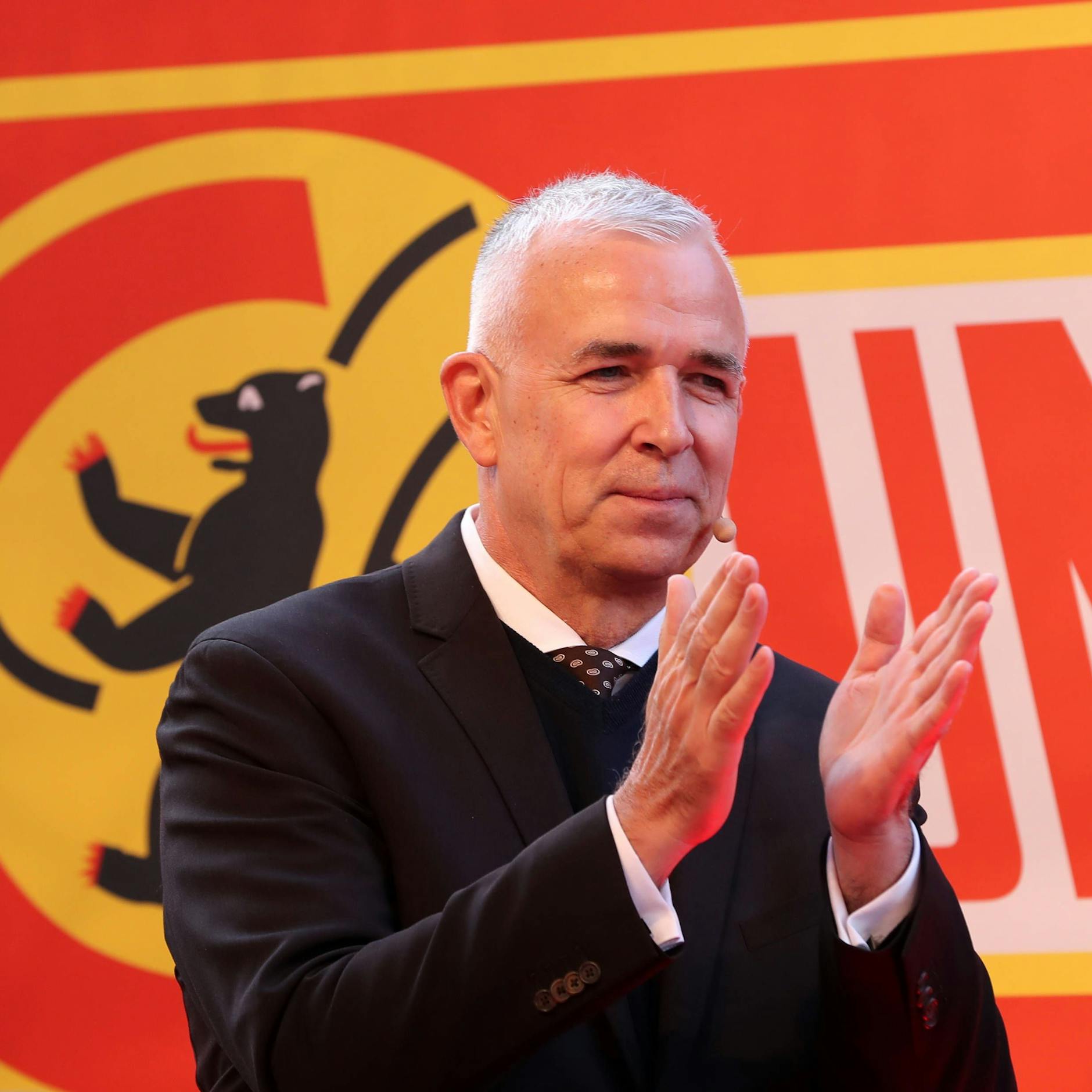 Union-Präsident Dirk Zingler präsentierte auf der Mitgliederversammlung die neuen Stadionpläne.