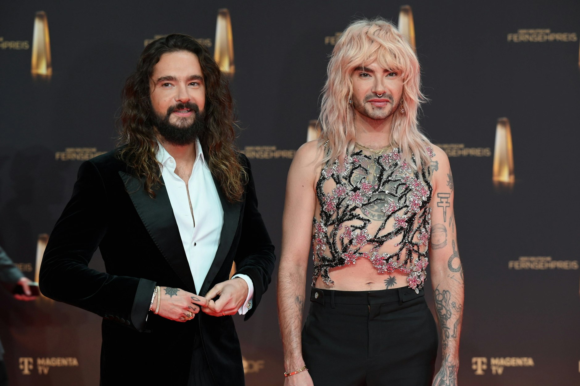 Bruder Tom (l.) rät Bill Kaulitz, sich die vielen Kommentare gar nicht durchzulesen.