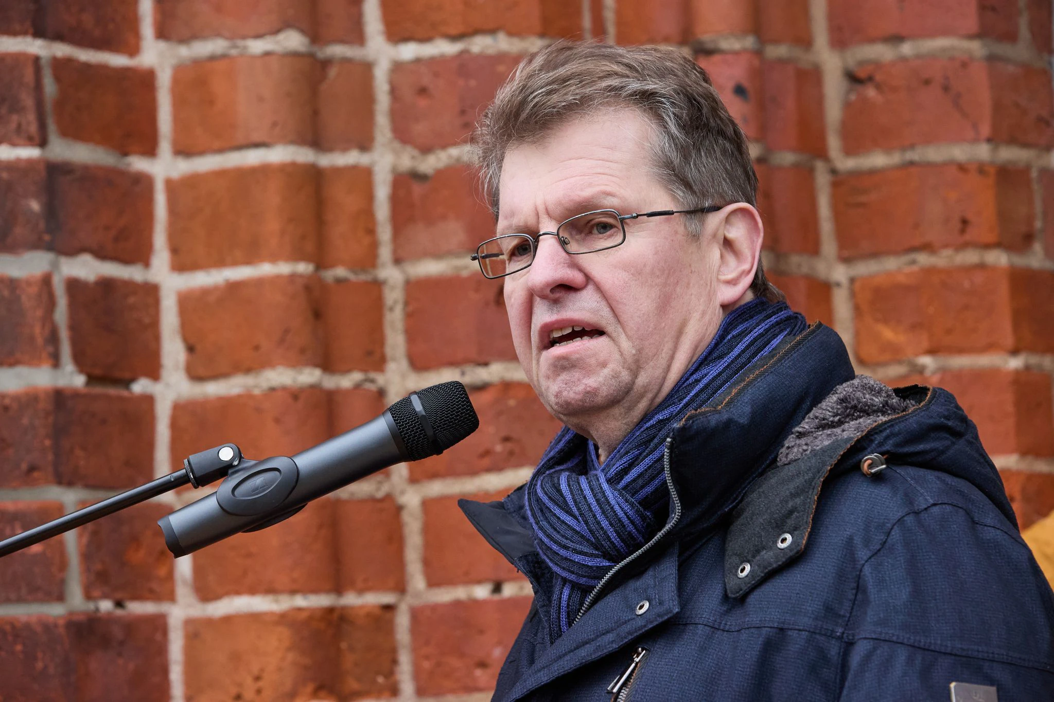 Ralf Stegner (SPD) spricht auch auf der Friedensdemo.