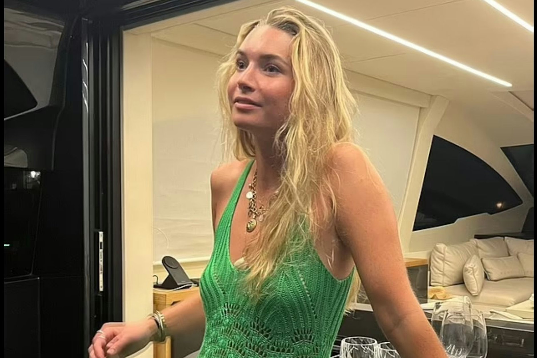 Caroline Quinn hat eine seltene Krankheit, durch die sogar ein Kuss sie töten kann.