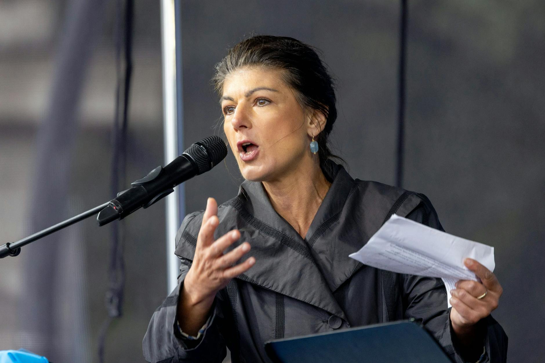 Sahra Wagenknecht auf der Friedensdemo am Tag der Deutschen Einheit in Berlin