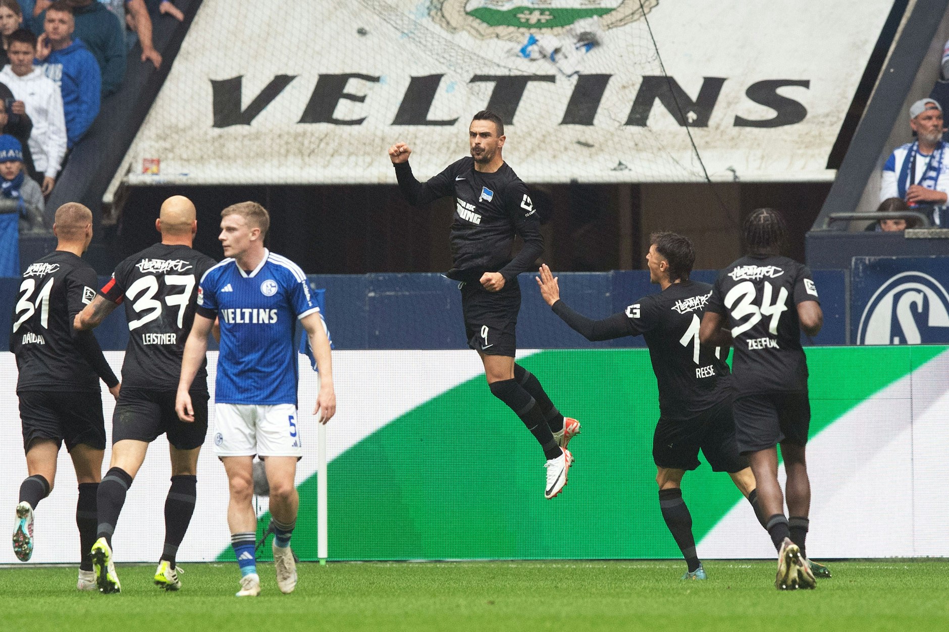 Smail Prevljak war vergangene Saison beim 2:1-Sieg auf Schalke der Überflieger. Der Bosnier traf zum 1:0.