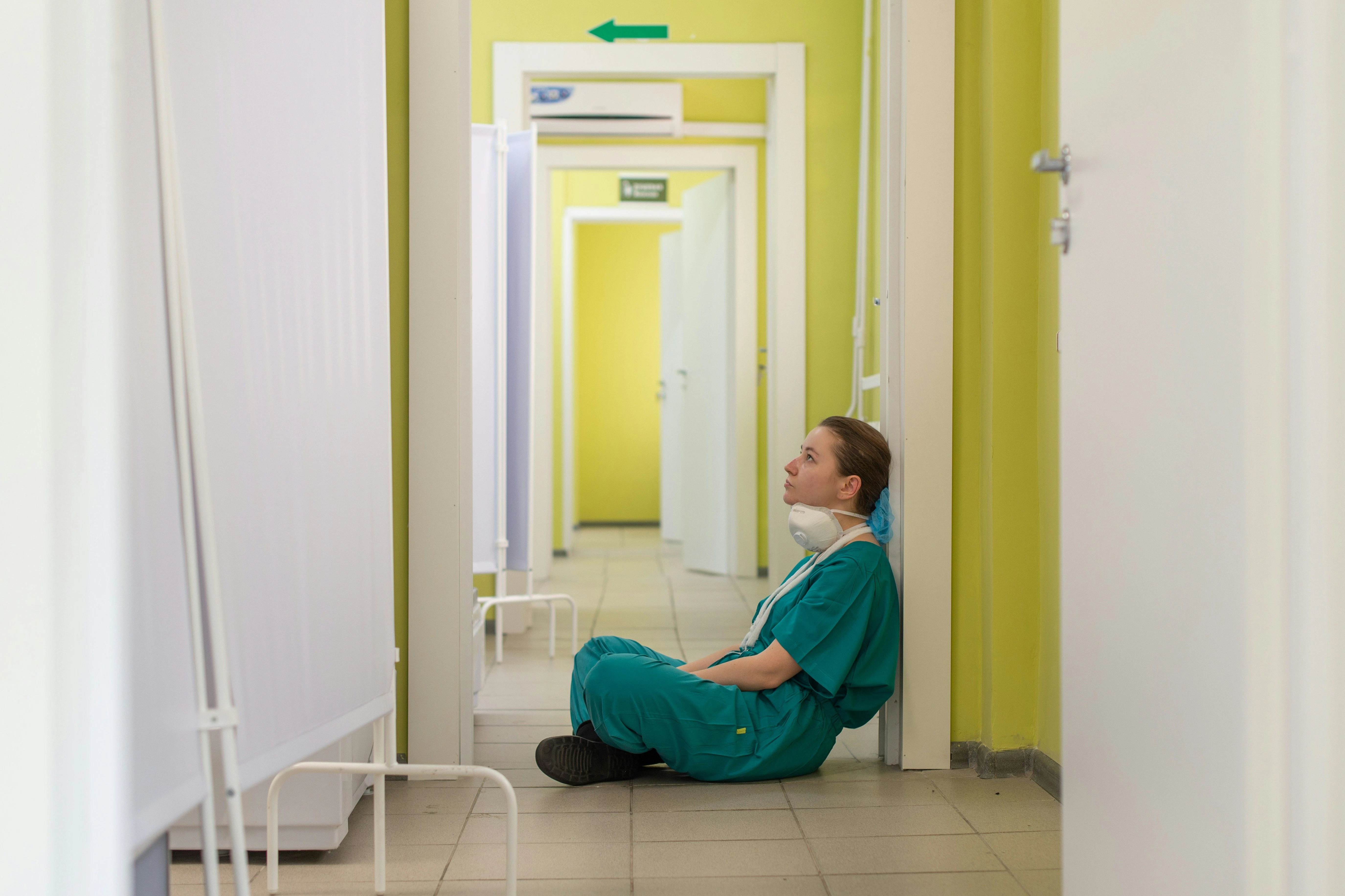 Pflegekräfte sind oft durch die kontinuierliche Überarbeitung ausgebrannt.