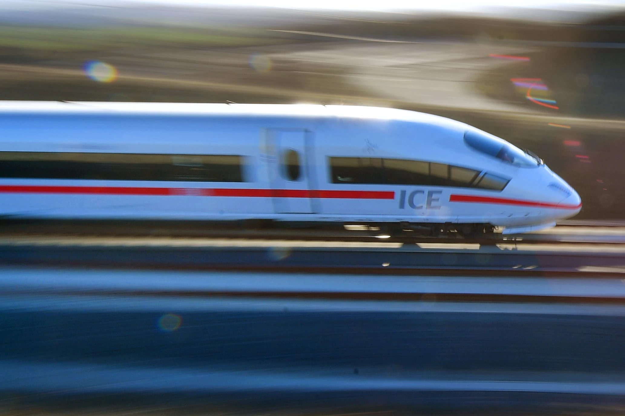 Fahrten im Fernverkehr werden teurer.