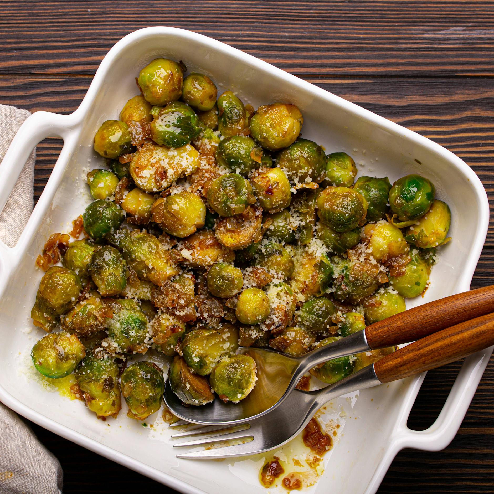 Knuspriger Ofen-Rosenkohl mit Parmesan und Honig – das geniale Rezept