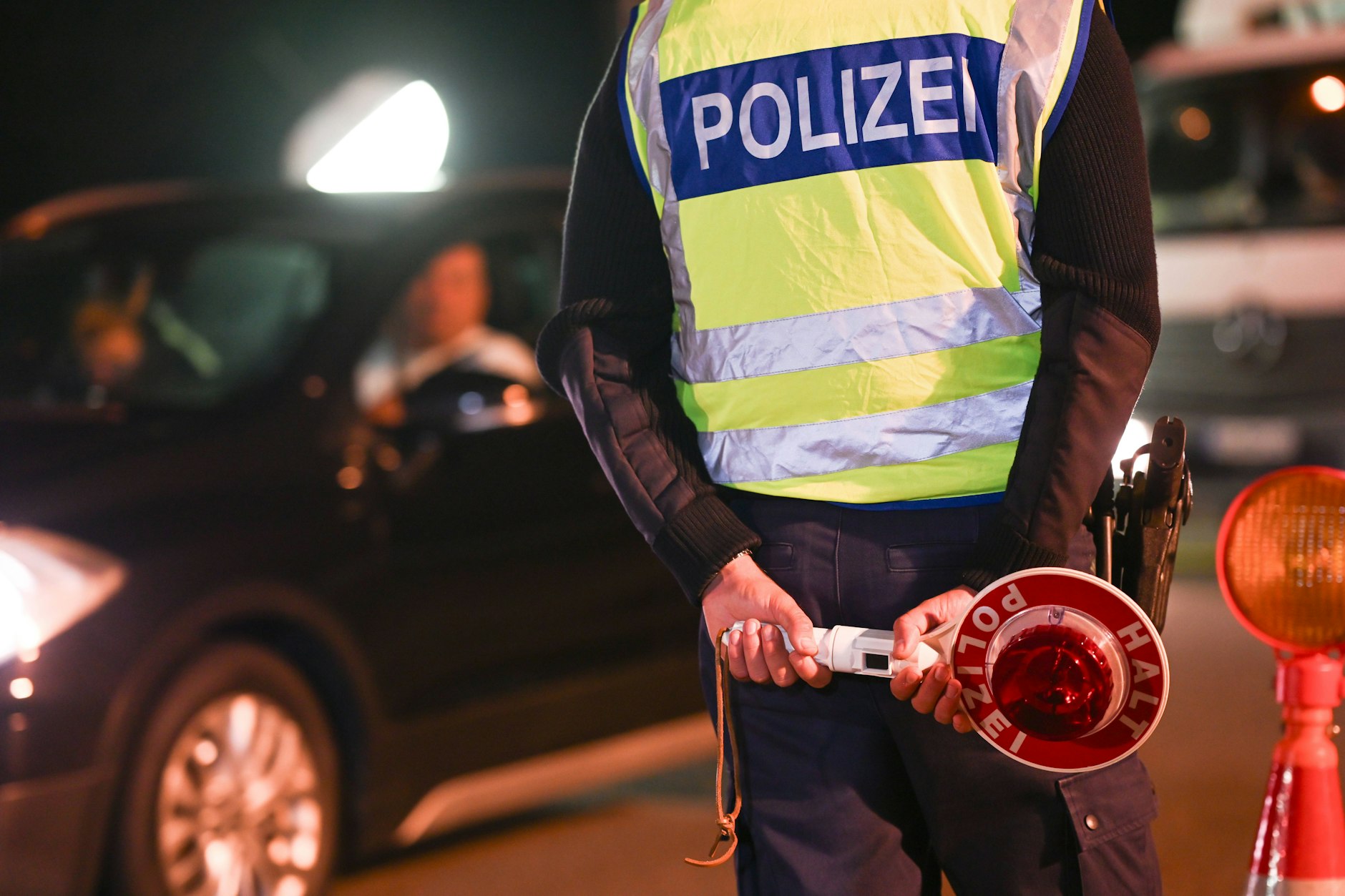 Erwischt werden Raser nur, wenn sie in Blitzerkontrollen geraten. Meist kommen Geschwindigkeitssünder ungeschoren davon.