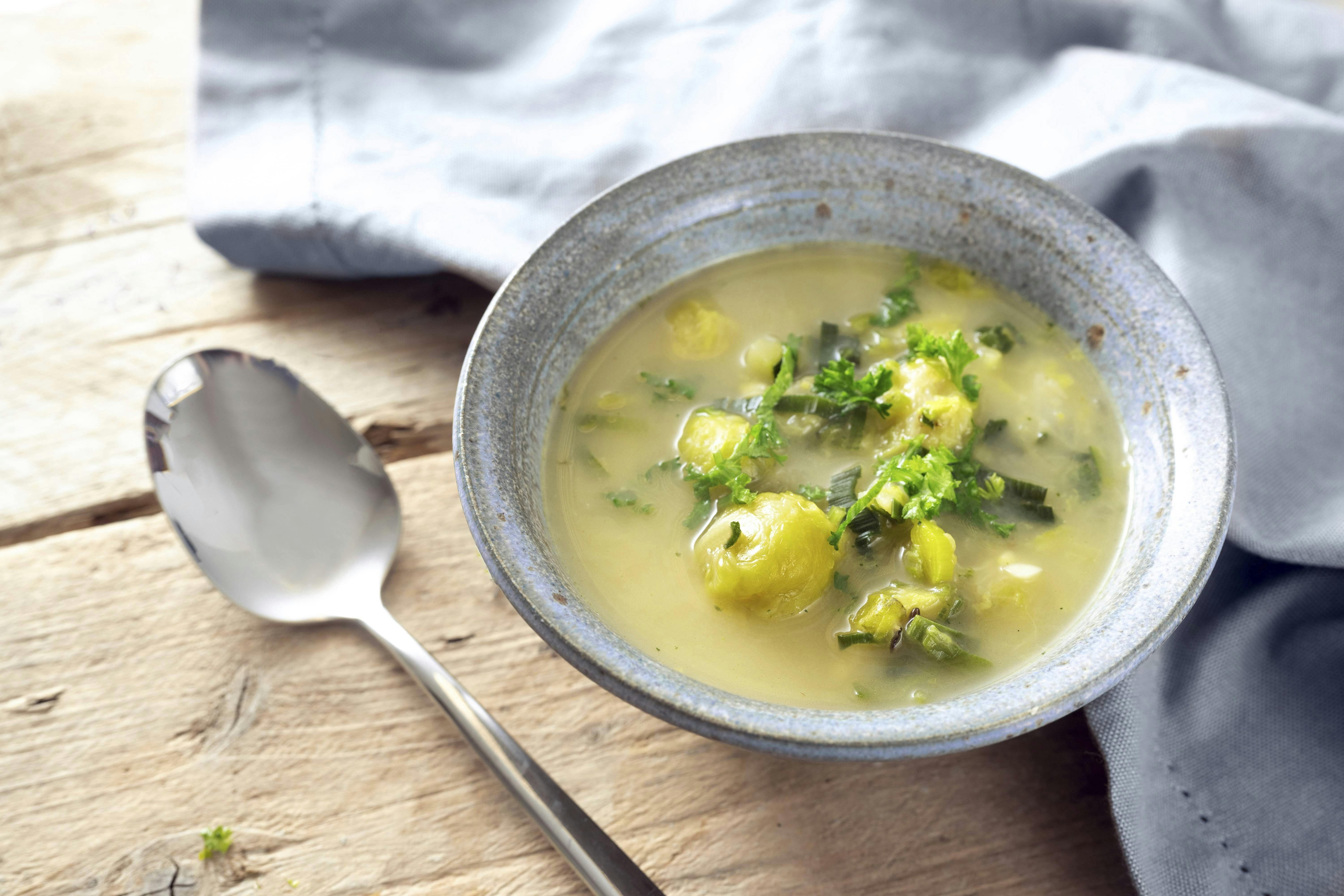 Rosenkohlsuppe mit Kartoffeln: Rezept für einen leckeren Herbst
