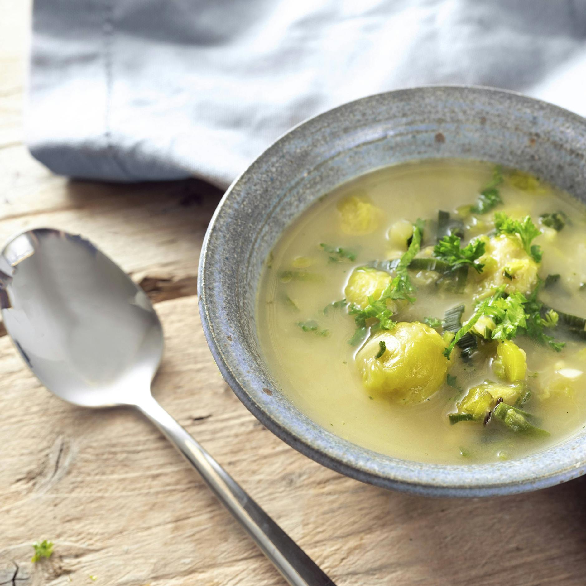 Rosenkohlsuppe mit Kartoffeln: Rezept für einen leckeren Herbst
