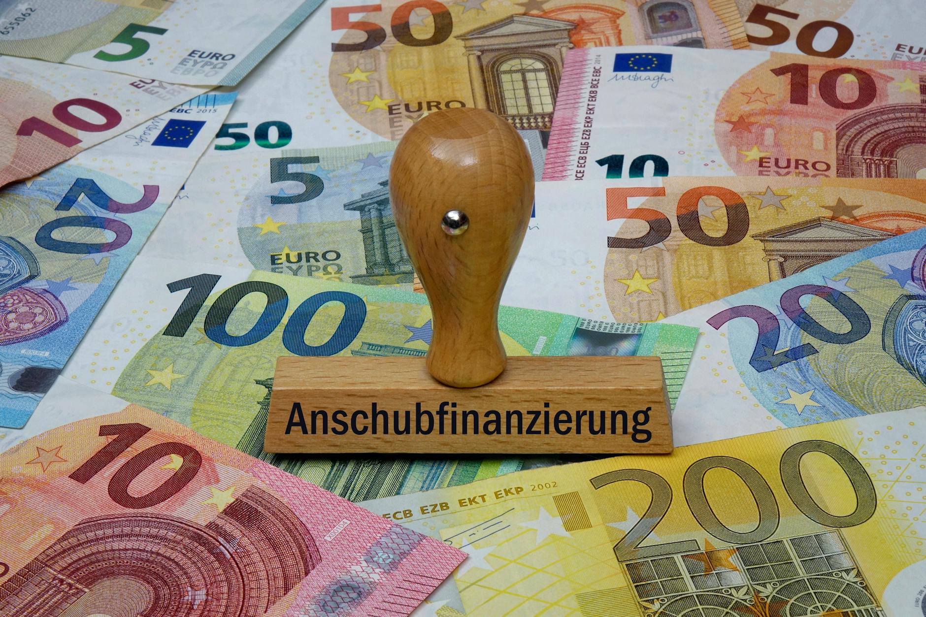 1000 Euro Extra-Prämie soll es geben, wenn Langzeitarbeitslose ein Jahr arbeiten gehen.