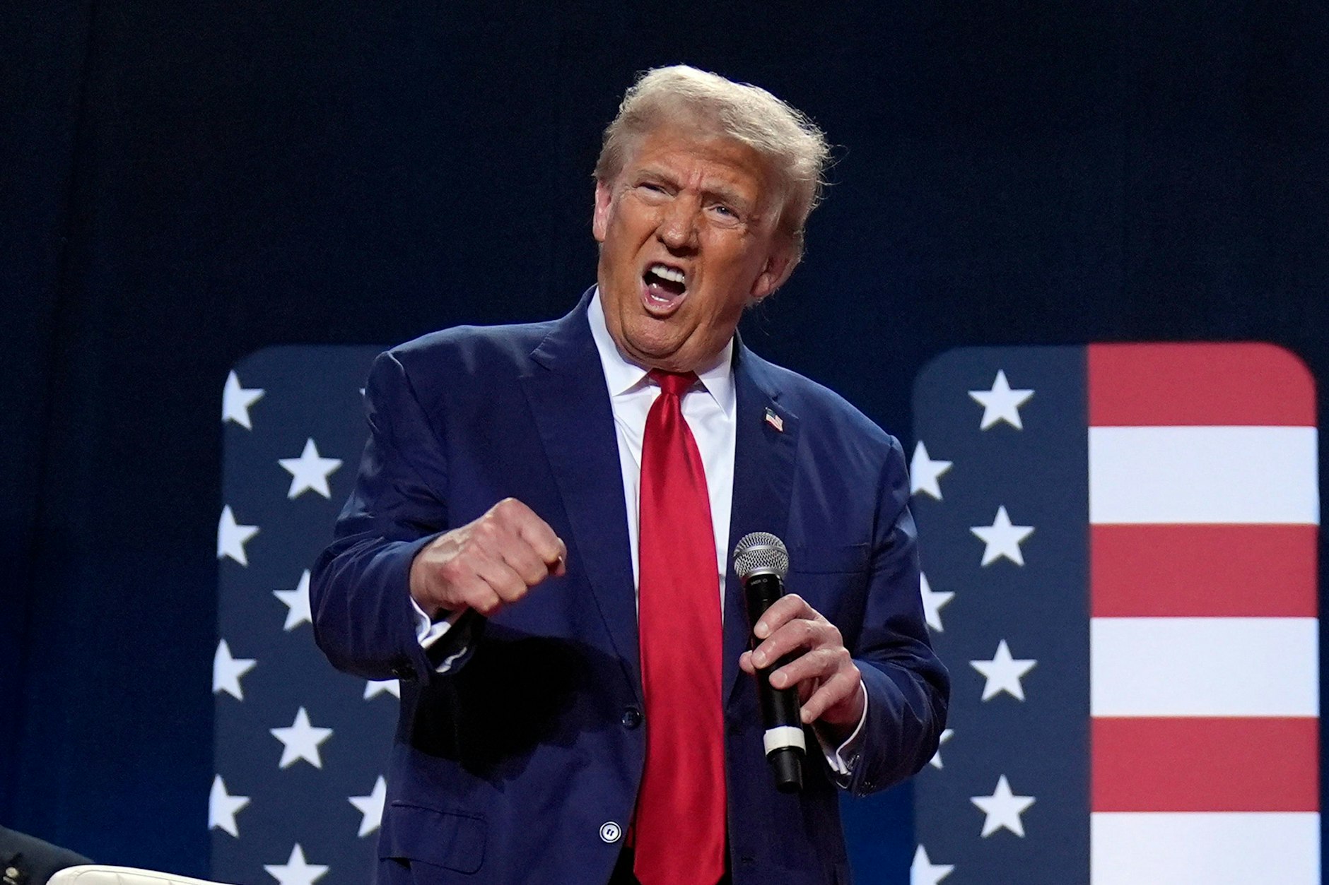 Donald Trump spricht bei einer Wahlkampfveranstaltung.