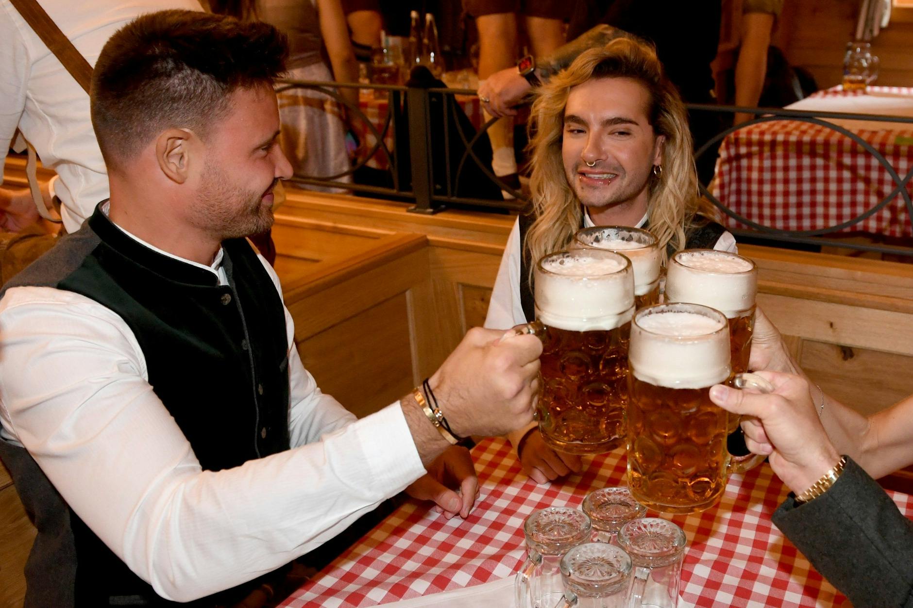 Vor dem Bereich, in dem Bill Kaulitz und Marc Eggers saßen, kam es beinahe zu einer Schlägerei.