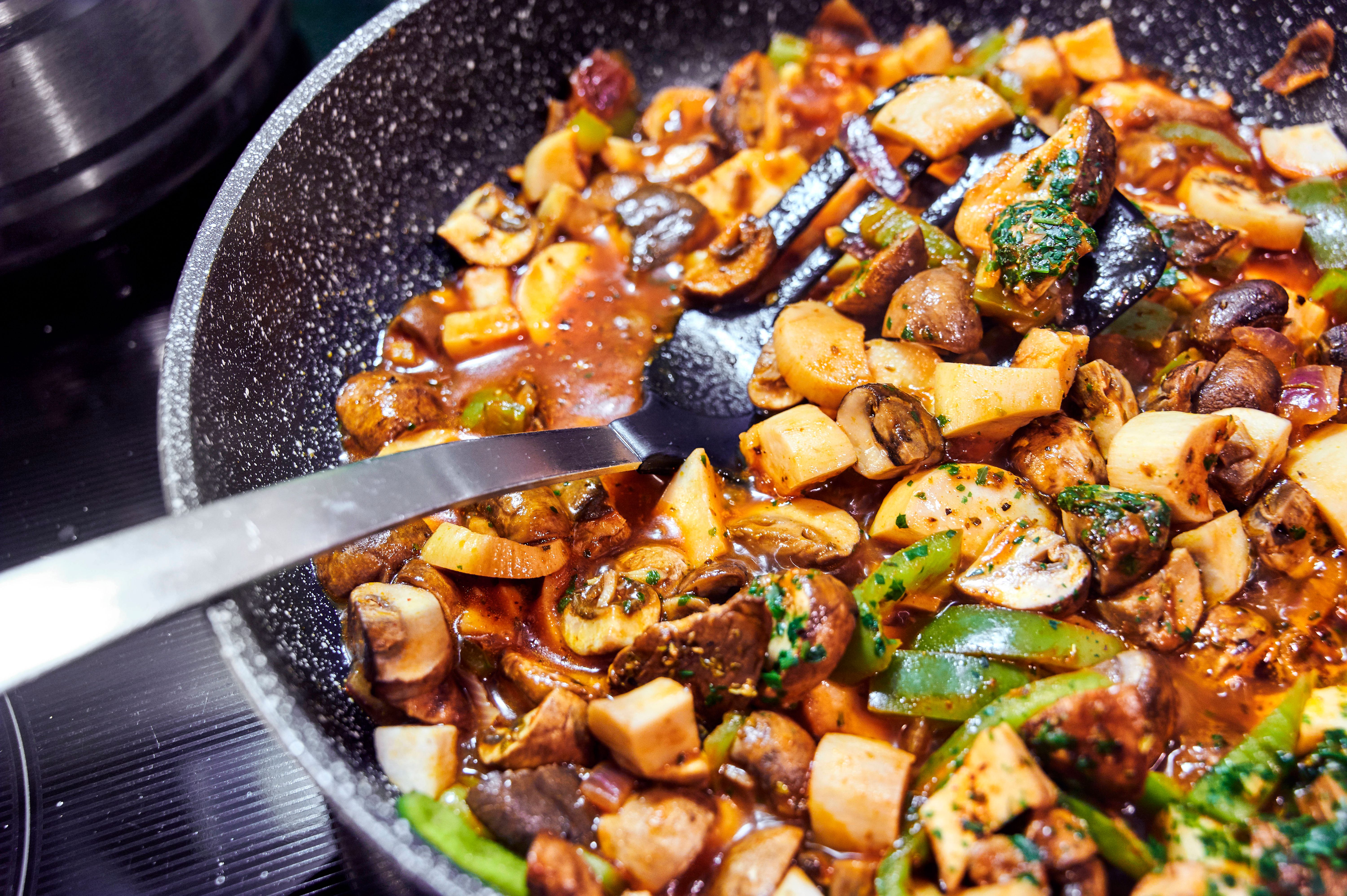 Rezept für Pilzpfanne mit Bratkartoffeln – so herzhaft und lecker