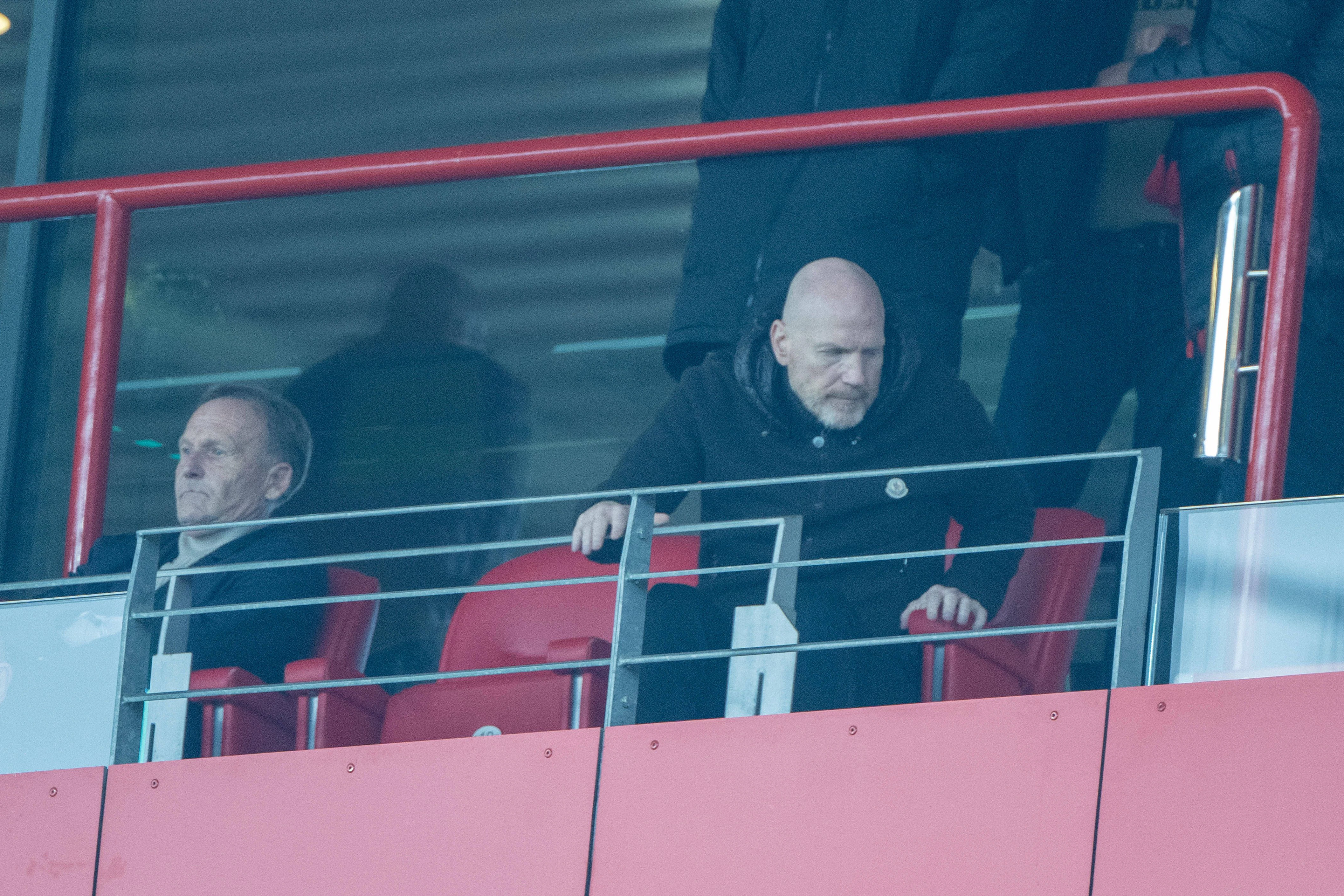 Hatten bereits nach der ersten Halbzeit beim 1. FC Union schlechte Laune: Dortmunds Boss Aki Watzke (65, l.) und Berater Matthias Sammer (57).&nbsp;