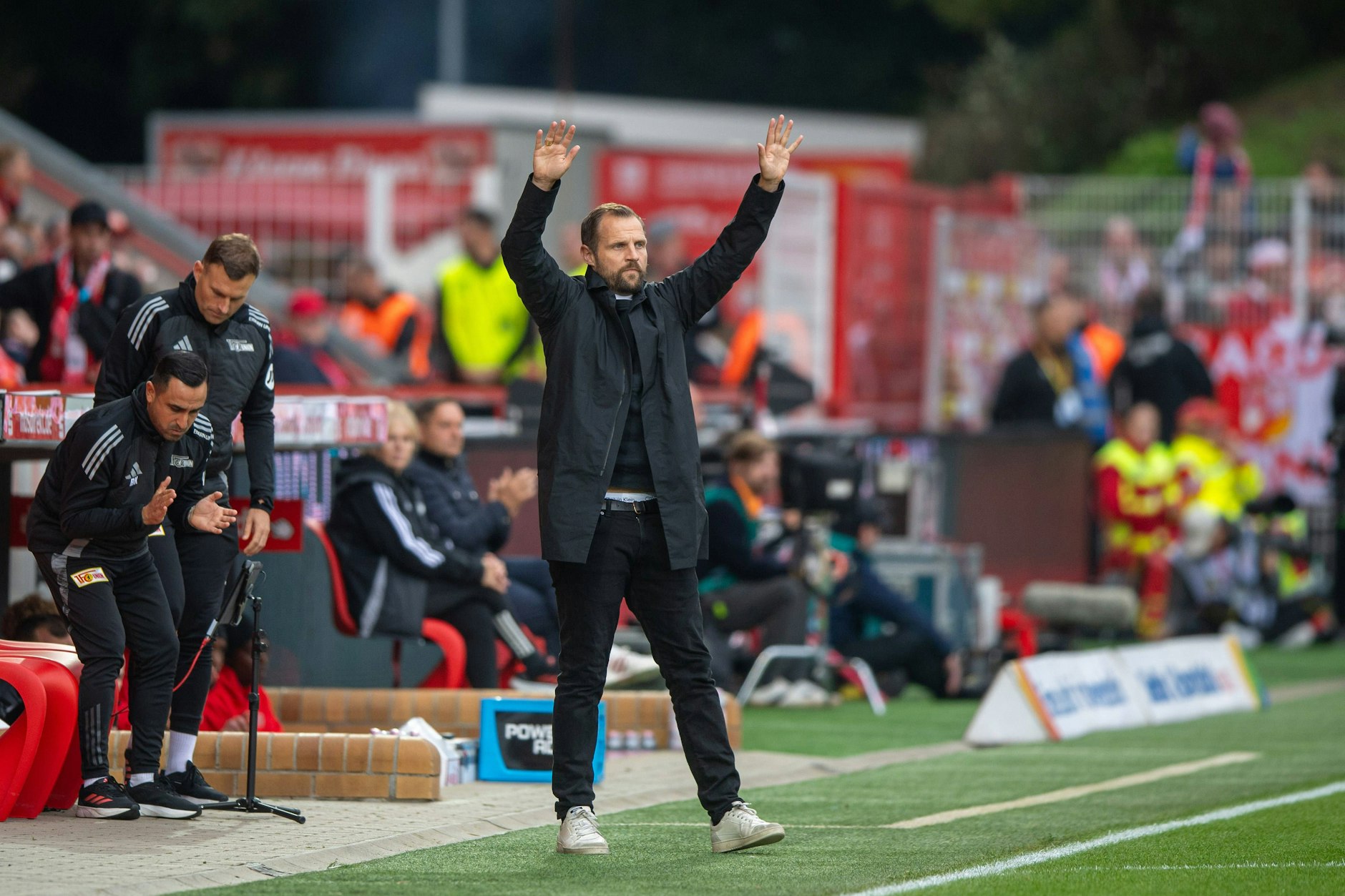 Zog nicht nur zwei, sondern drei gleich Kniffe gegen Borussia Dortmund: Bo Svensson (45), Cheftrainer des 1. FC Union, konnte endlich gegen den BVB gewinnen.&nbsp;