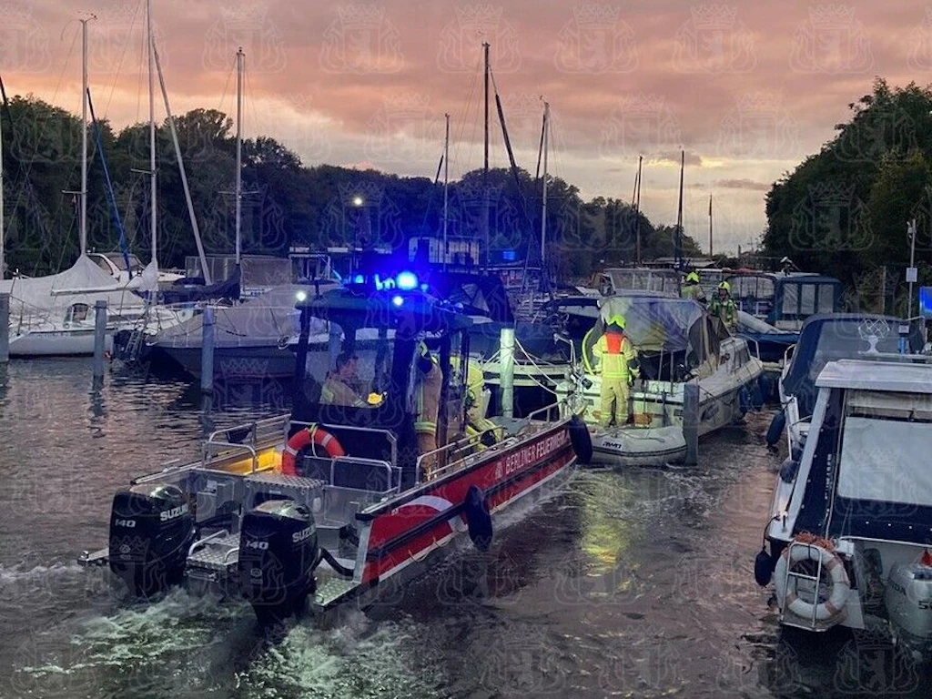 Mitten im Berliner Ausflugsgebiet: Feueralarm an der Müggelspree