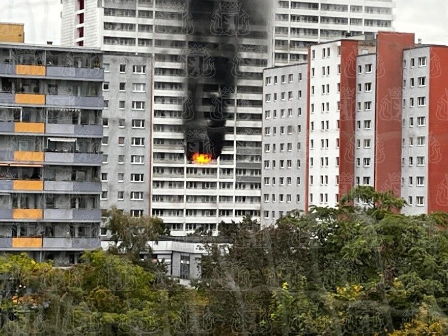 Feuer-Drama im Lichtenberger Hochhaus: Dank Rauchmelder Leben gerettet