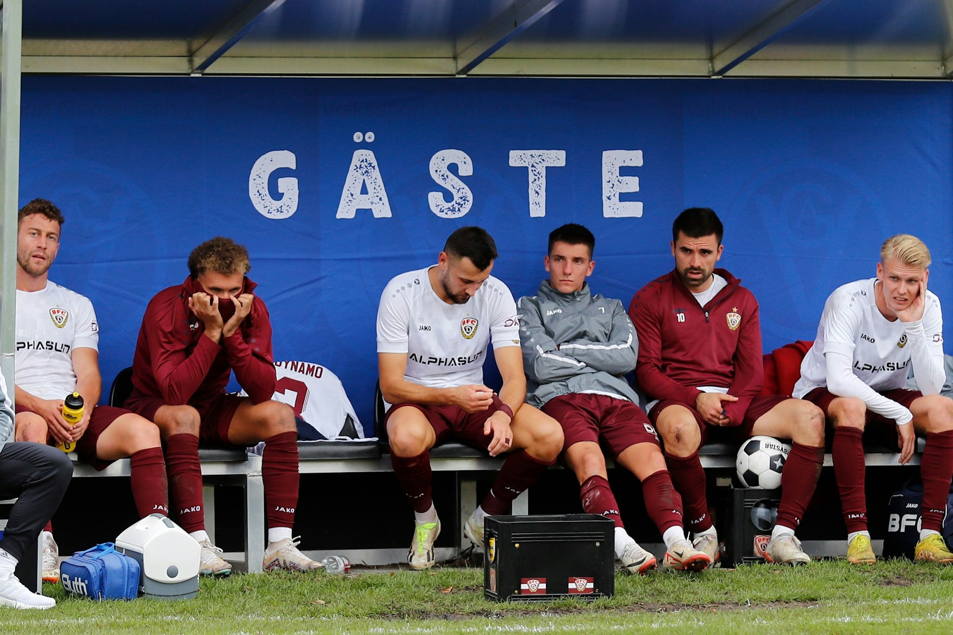 Nach dem Abpfiff gegen die VSG Altglienicke ist die Stimmung bei den Spielern des BFC Dynamo komplett im Eimer.
