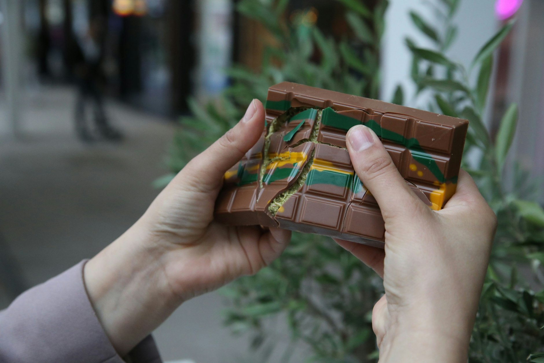 Dubai-Schokolade lässt sich mit diesem Rezept ganz einfach selber machen.