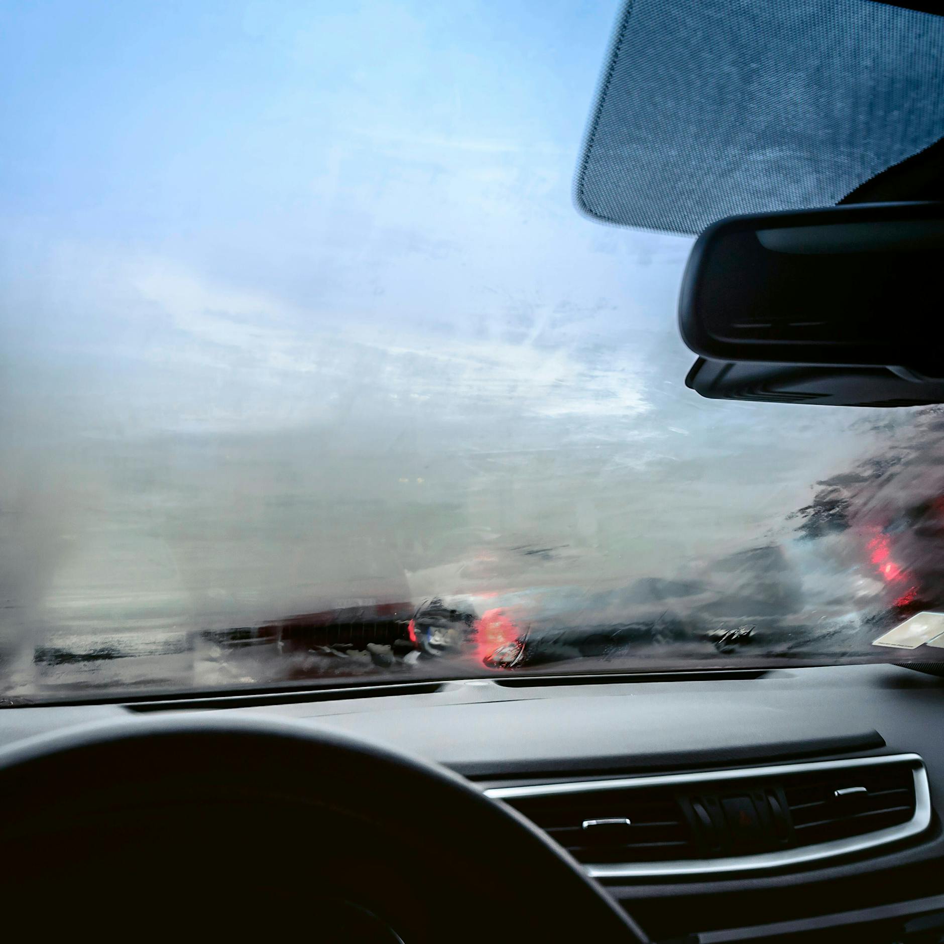 Genialer Trick gegen beschlagene Autoscheiben – es ist so einfach!