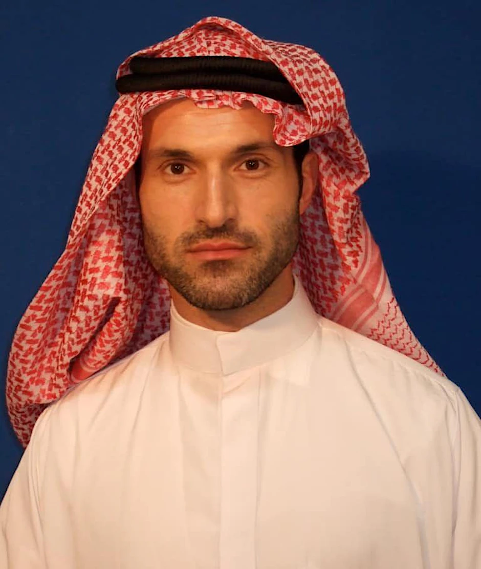 Alfonso Pantisano ist Queer-Beauftragter der Berliner Landesregierung und trägt hier ein arabisches Kopftuch.