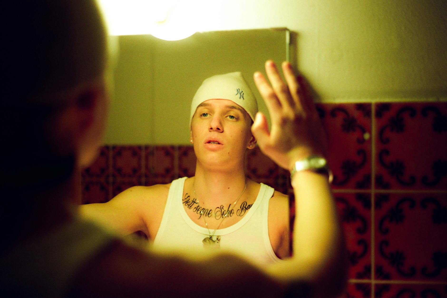 Blick in den Spiegel: Der Berliner Rapper Soho Bani reflektiert sich selbst und die Gesellschaft.