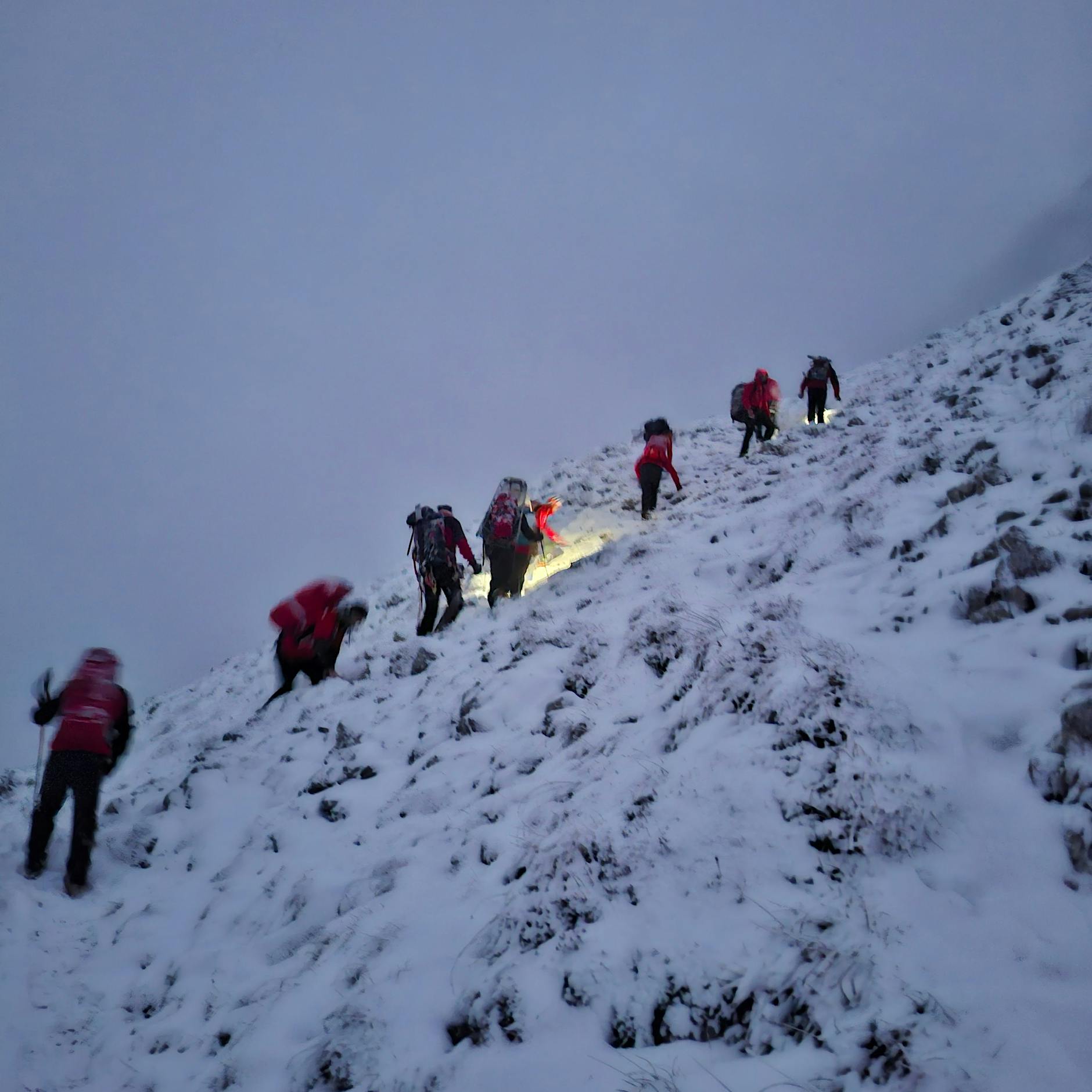 Nach Hilferuf in Schneesturm: Bergsteiger (21) aus Brandenburg wohl tot