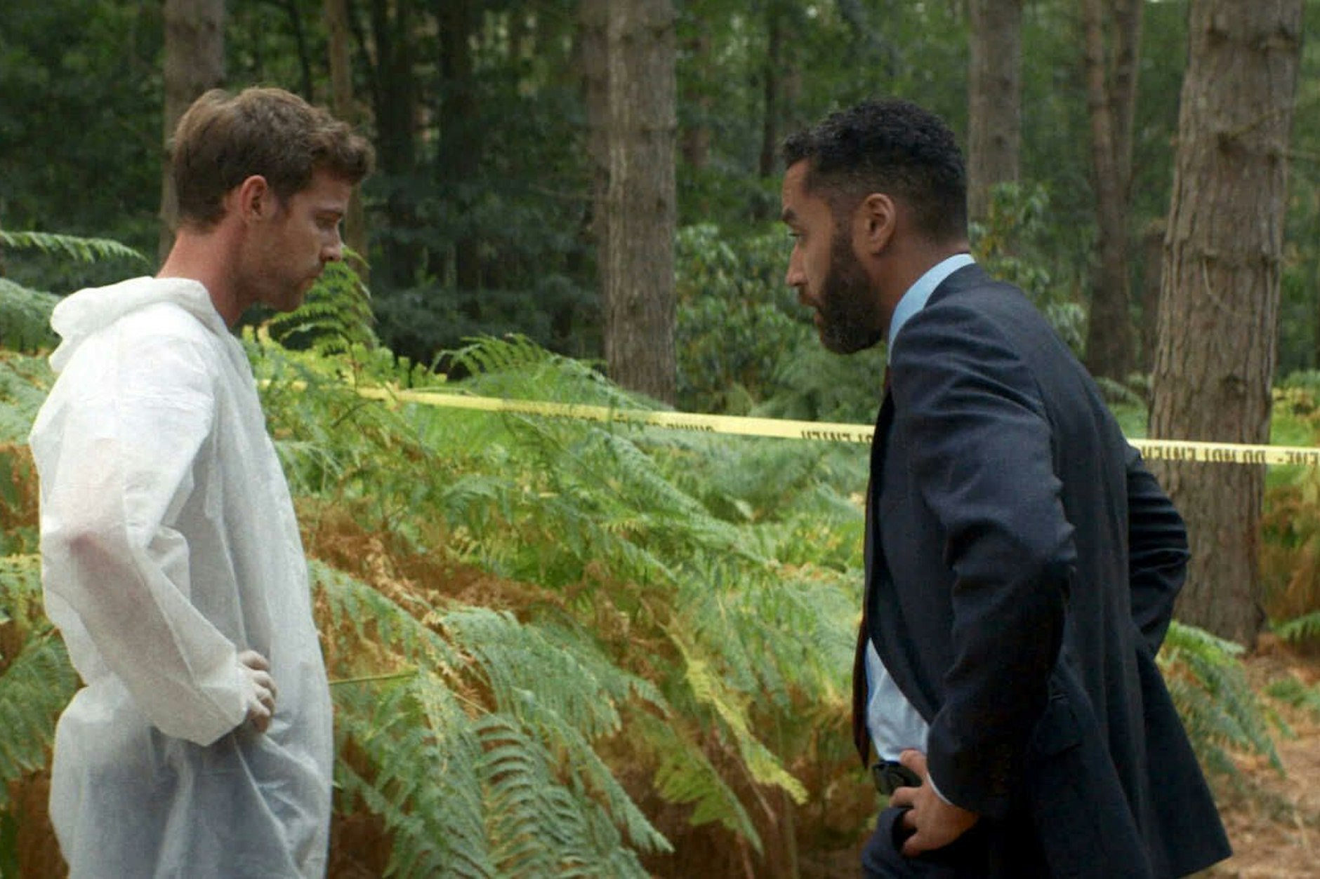 Der Forensiker Dr. Hunter (<a href="https://kulturnews.de/kuenstler/harry-treadaway/">Harry Treadaway</a>, l.) und Inspector Mackenzie (<a href="https://kulturnews.de/kuenstler/samuel-anderson/">Samuel Anderson</a>).