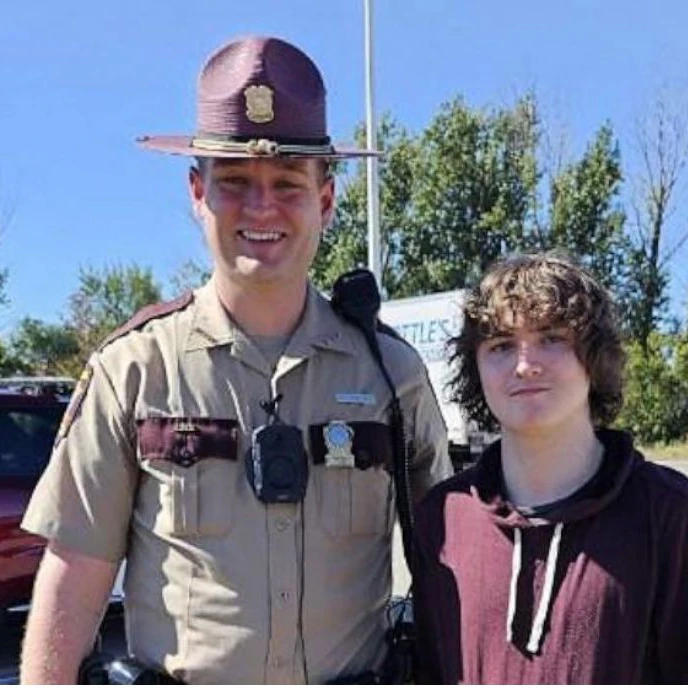 Sam Dutcher mit seinem Schutzengel in Uniform, Zach Gruver.