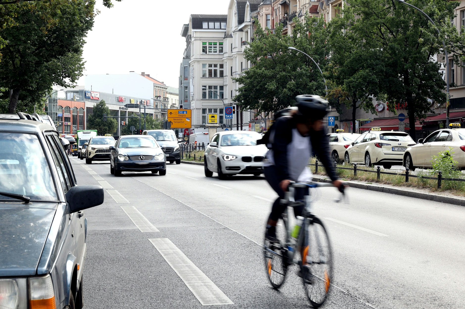 Der neue Radweg auf der Hauptstraße in Schöneberg wird in der kommenden Woche eröffnet.