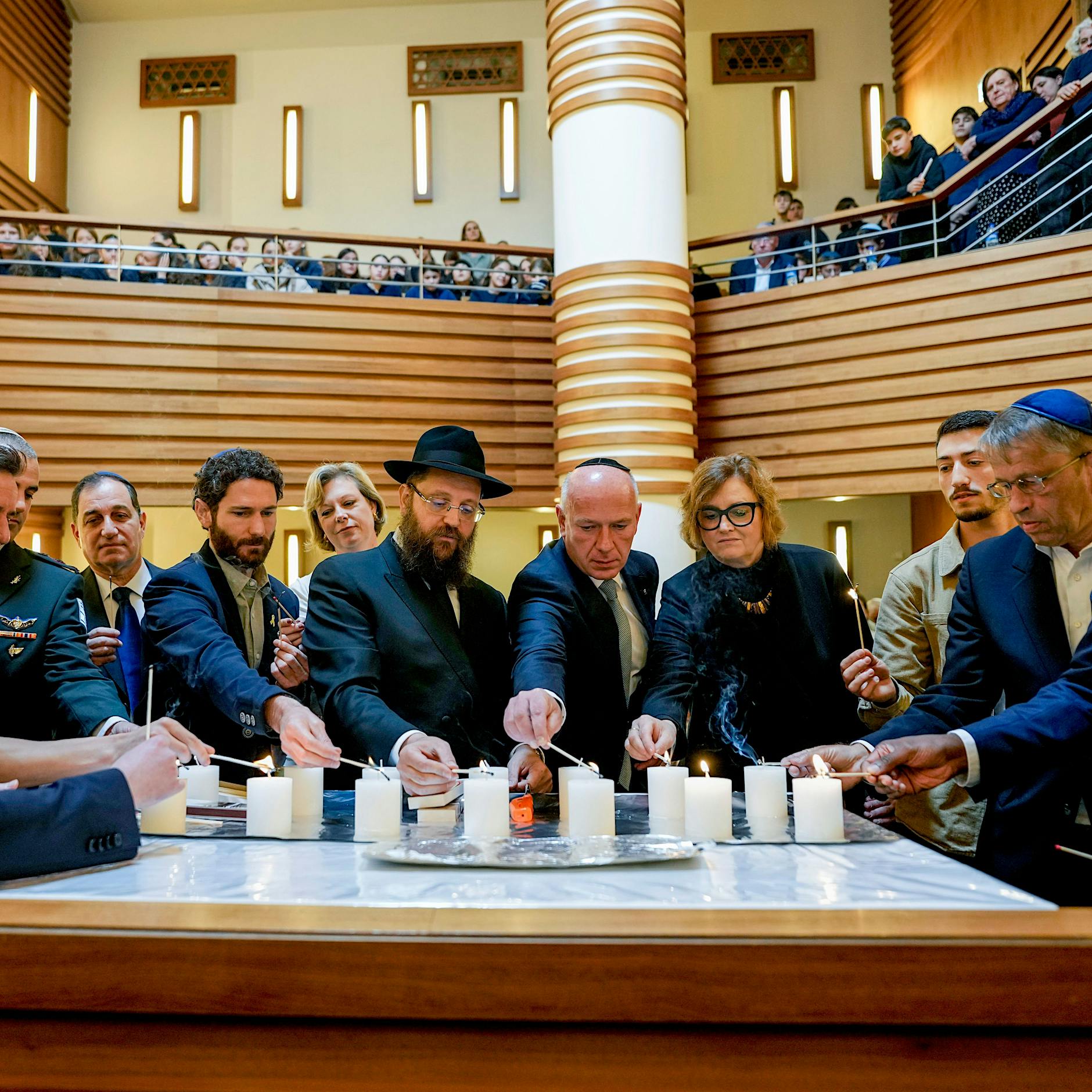 Gedenkstunde in der Jüdischen Gemeinde Chabad Berlin: „Brutalität kennt keine Gewinner“