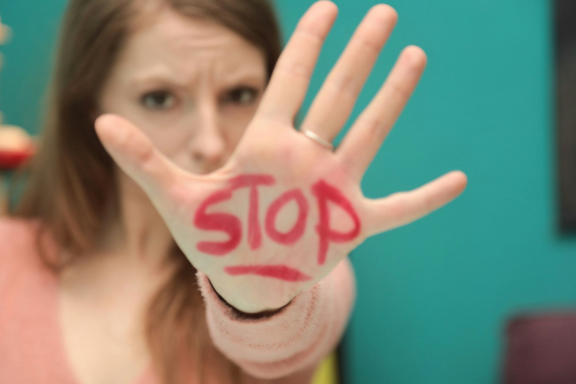 Wie gesagt: Nur gucken, nicht anfassen. Vanessa verdeutlicht, dass einige Fotografen ihr Handwerk gelegentlich missverstehen.