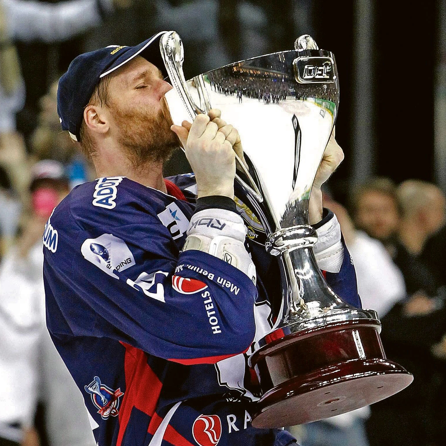 Als Spieler küsste André Rankel siebenmal den Meisterpokal – immer im Trikot der Eisbären.