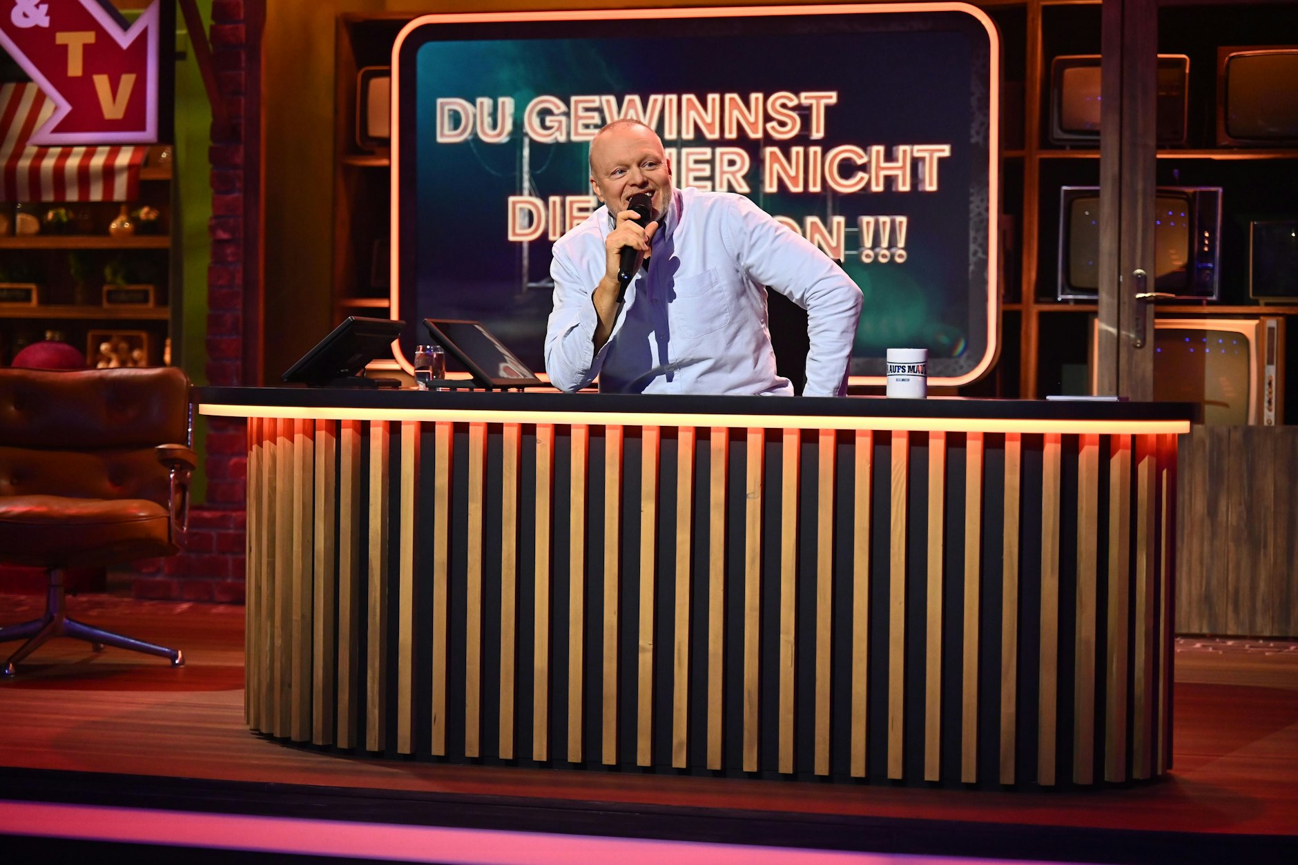 Stefan Raab feiert mit der Show #DGHNDMBSR „Du gewinnst hier nicht die Million bei Stefan Raab“ sein TV-Comeback auf RTL+. Aber ein Quotenhit ist das Ganze noch nicht.