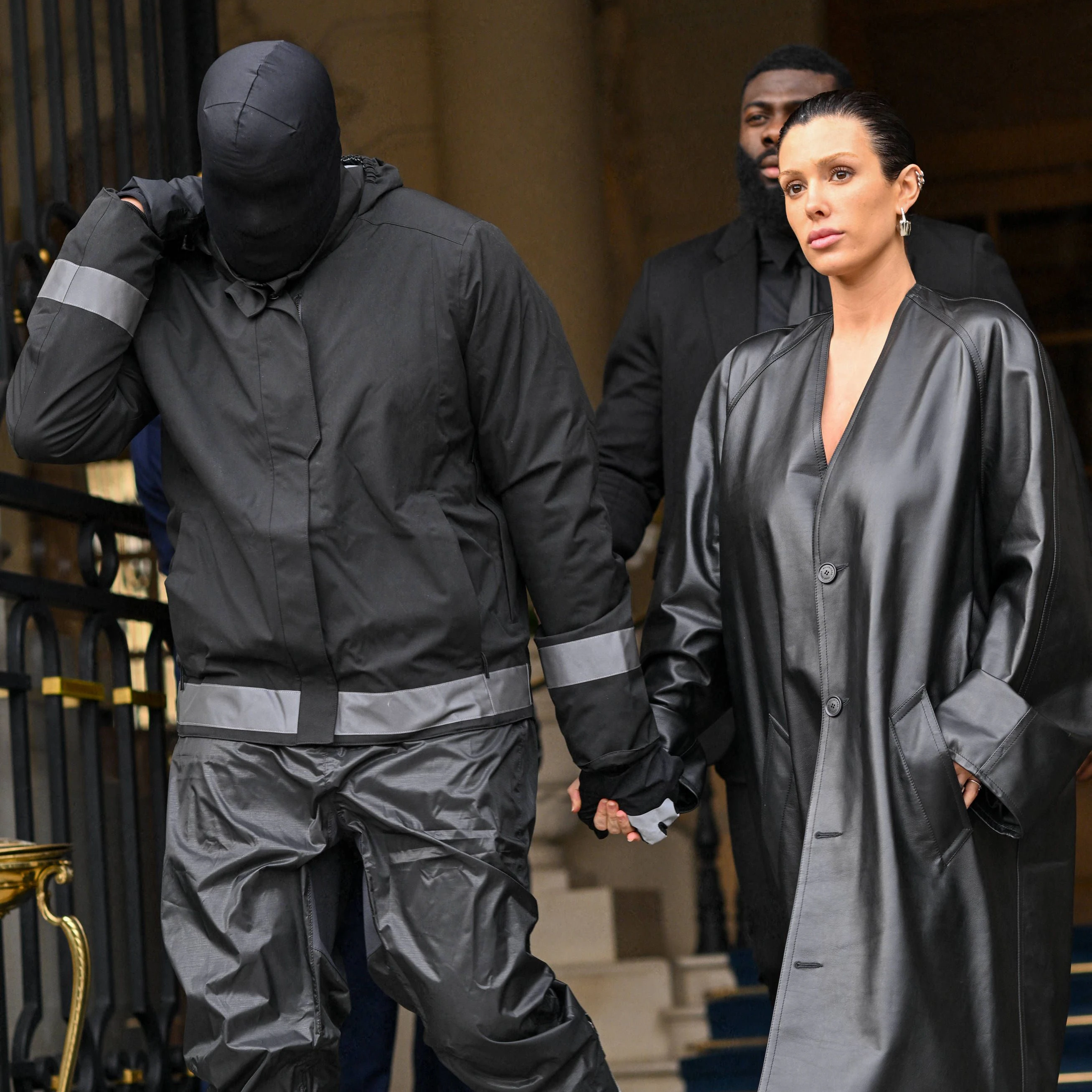 Kanye West (mit Maske) und Bianca Censori hatten im Dezember 2022 geheiratet.